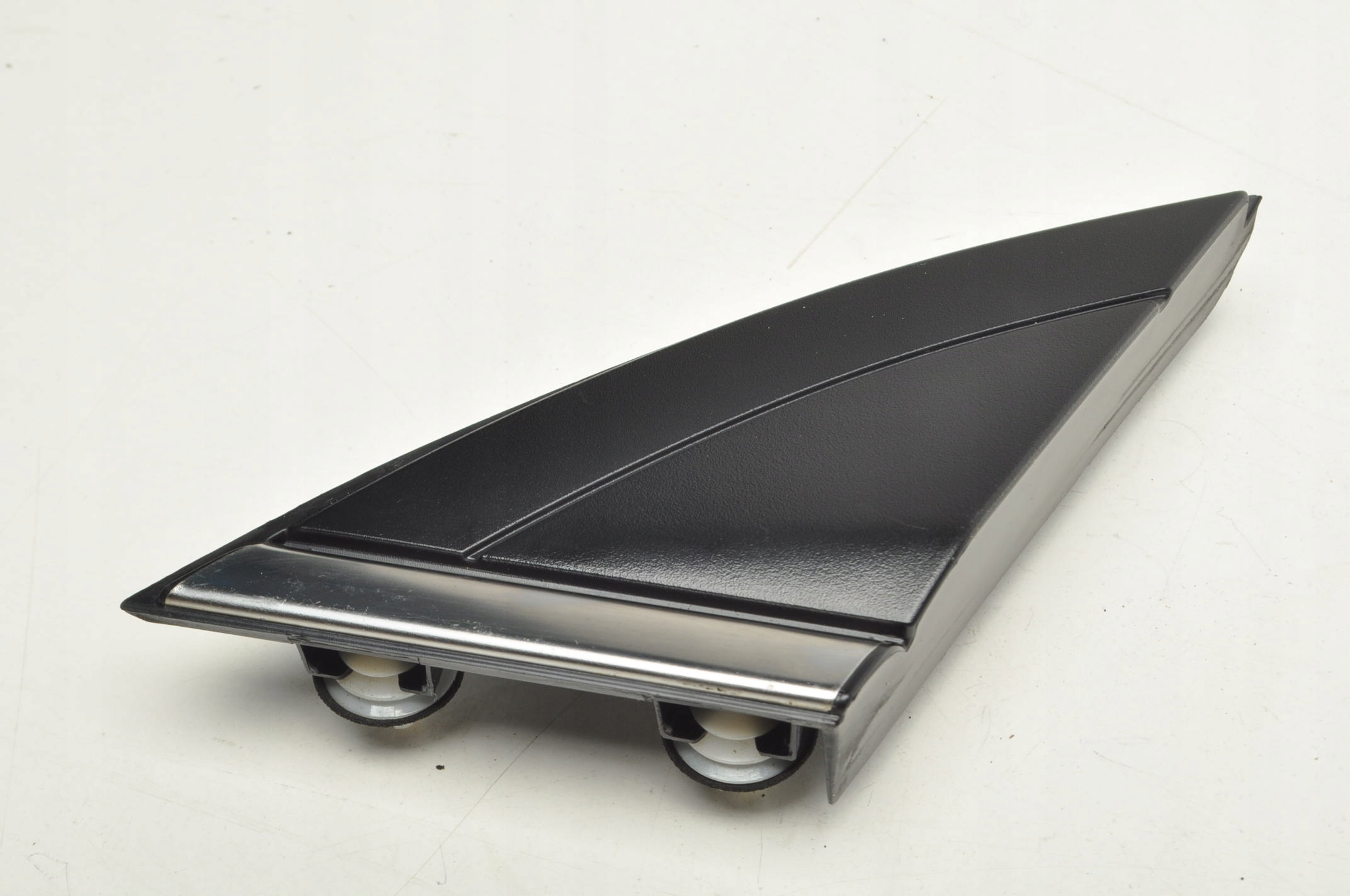 Hyundai IONIQ треугольник заглушка левый 86180-G2100