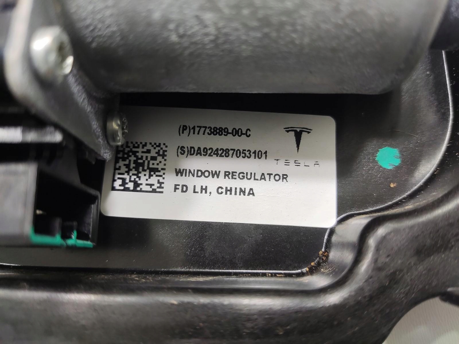 window regulator mechanism left front TESLA MODEL 3 LIFT 23-26 1773889-00-C