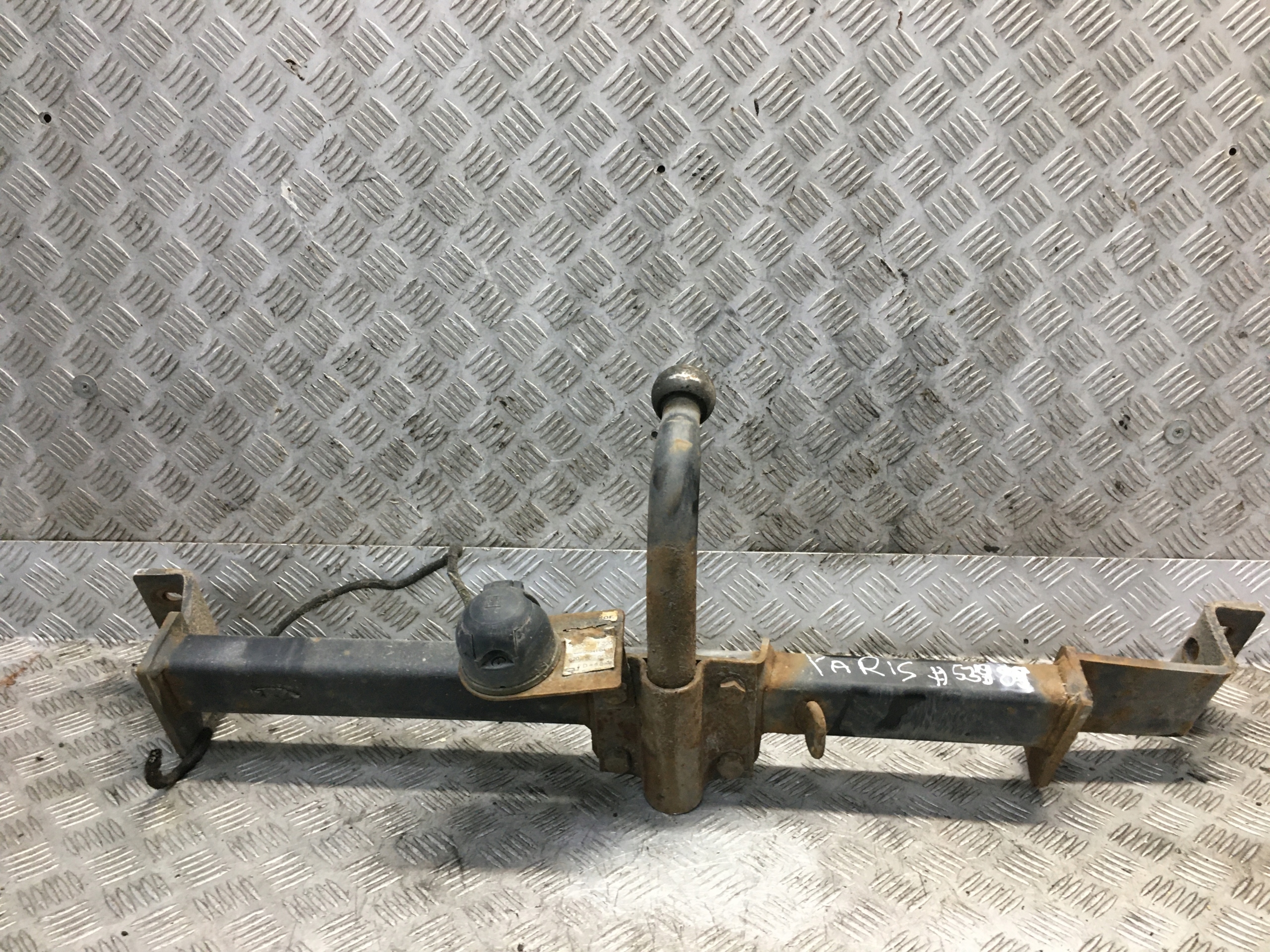 YARIS I HAK HOLOWNICZY