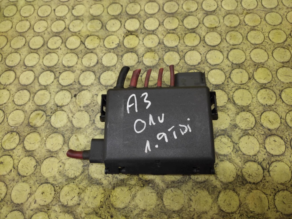 AUDI A3 8L 1.9 TDI Module fusibles 1J0937550