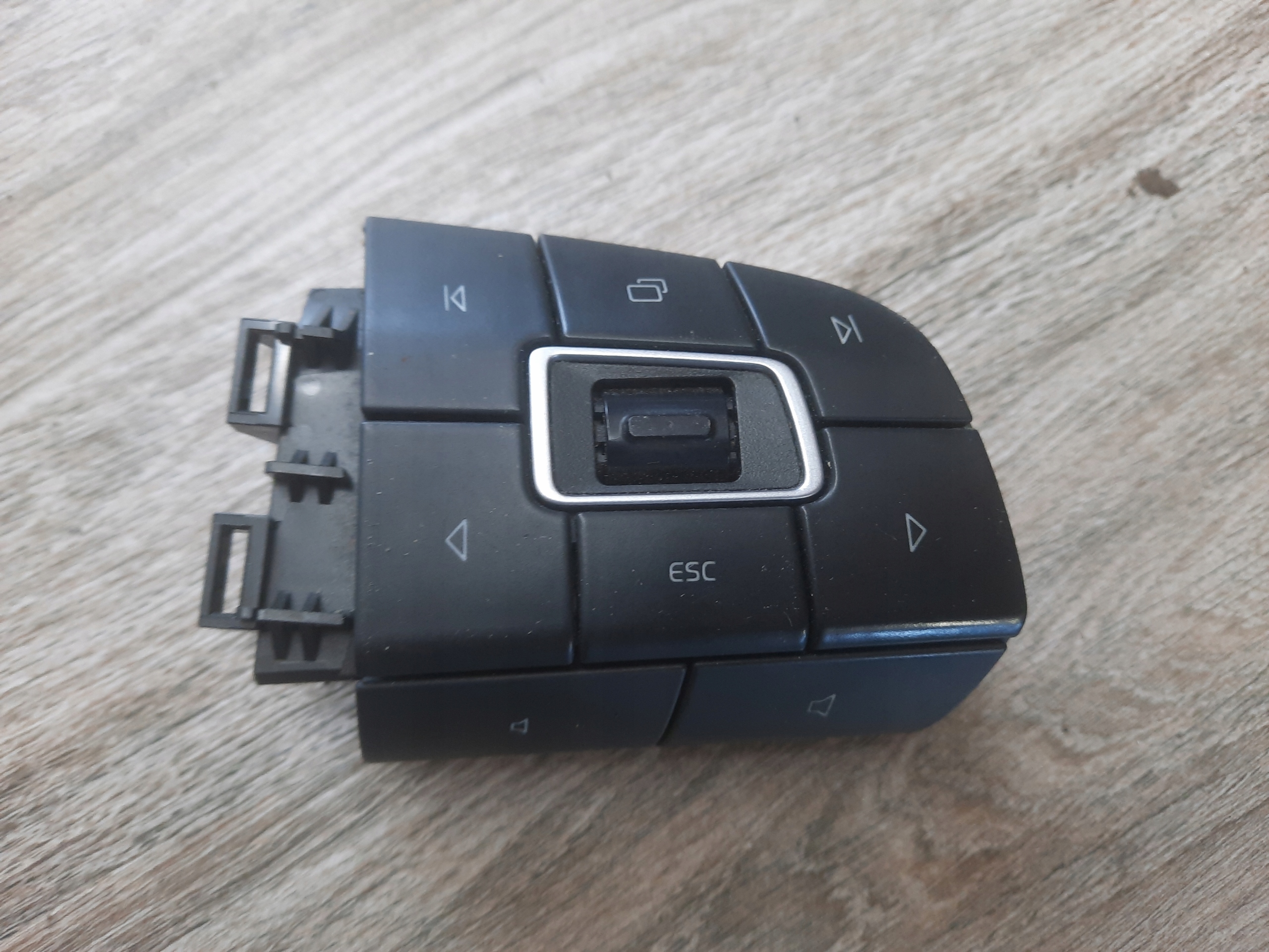 KLAWISZ PRZYCISKI KIEROWNICY VOLVO FH 4 FM 4