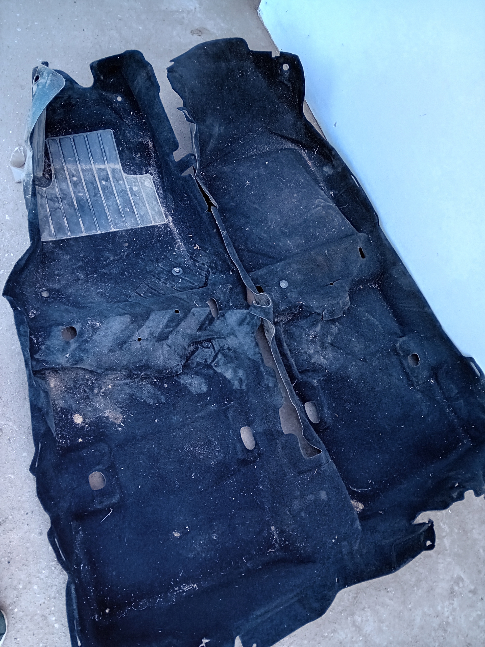 CLIO V DYWAN WYKŁADZINA 749025858R