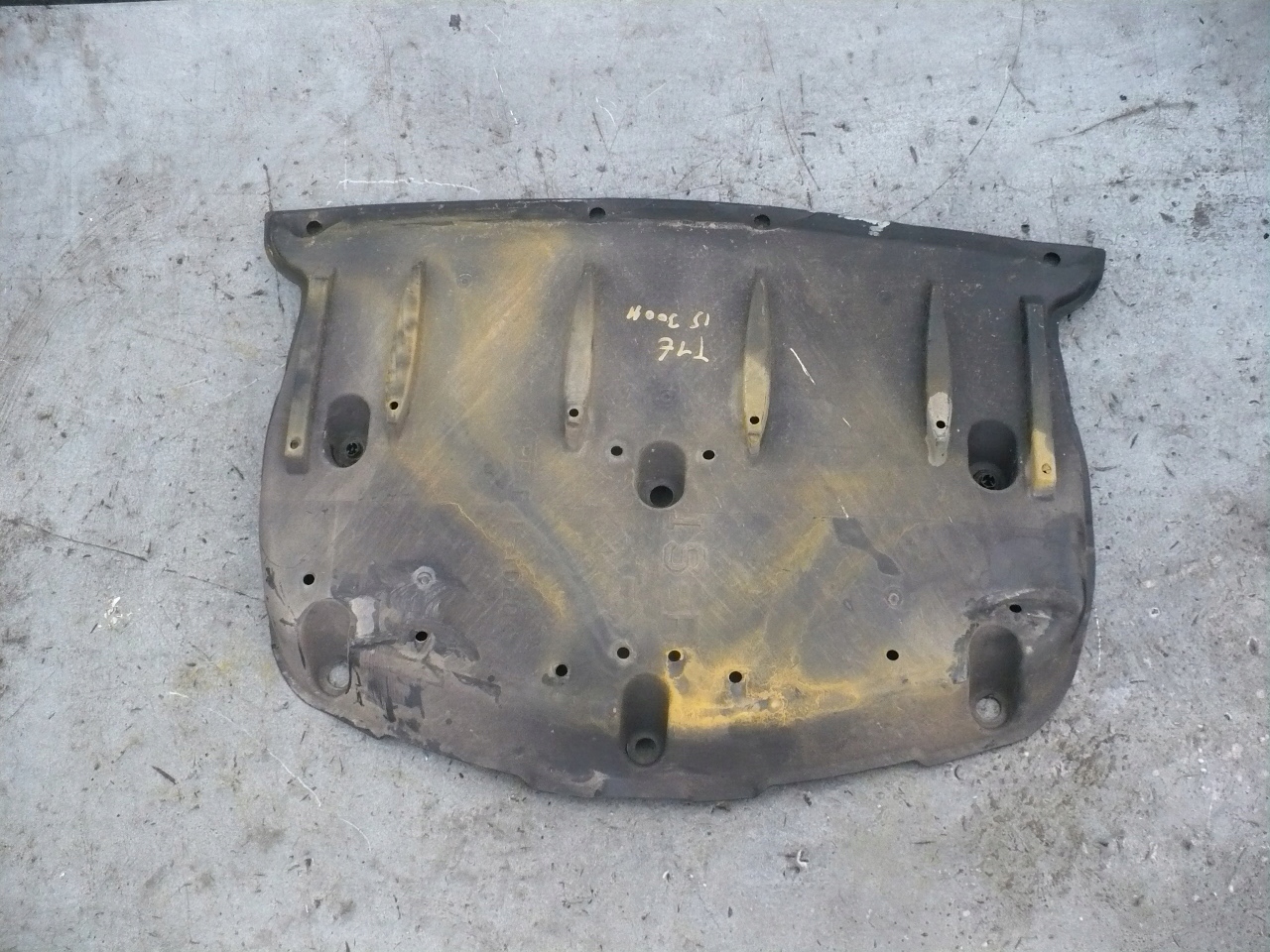 LEXUS IS 300h захист шасі задня задня 14R