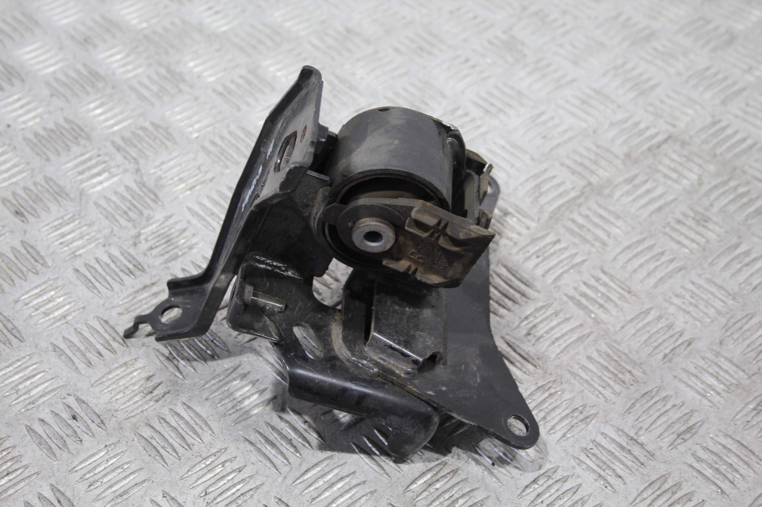 holder engine mount TOYOTA YARIS III 3