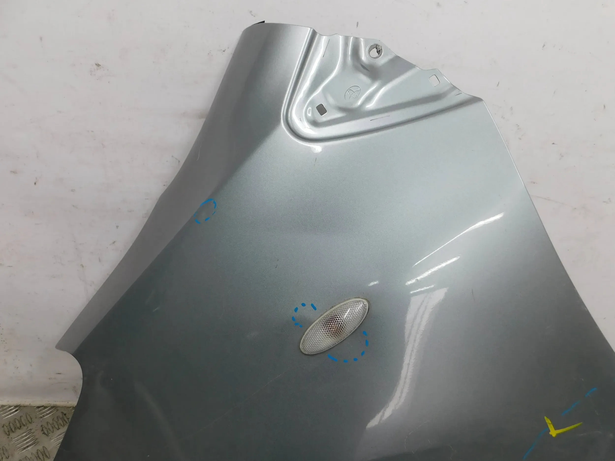 fender front front left TOYOTA YARIS II 2