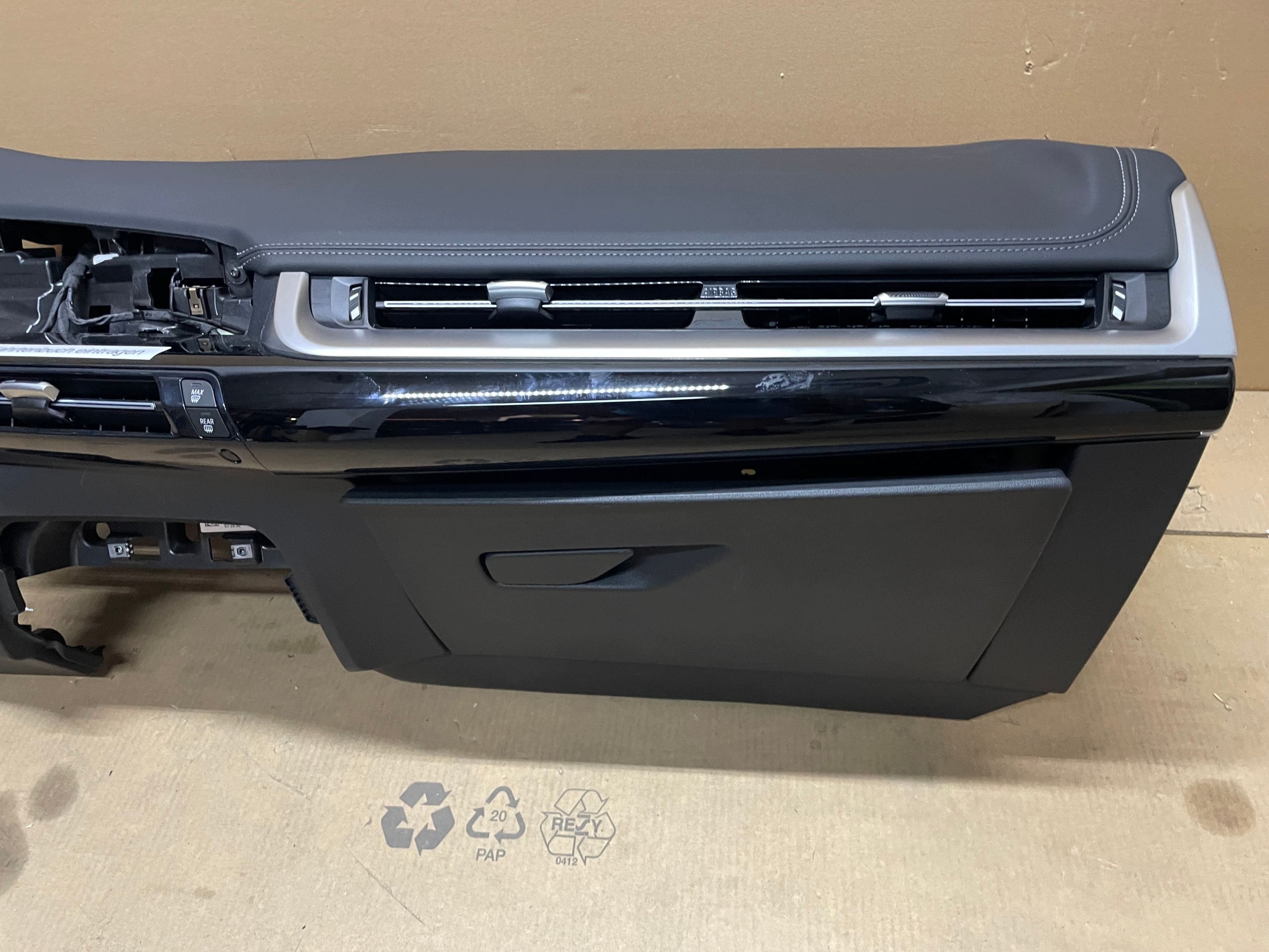 console dashboard instrument panel leather grey NIC without HEAD UP BMW X1 U11 original