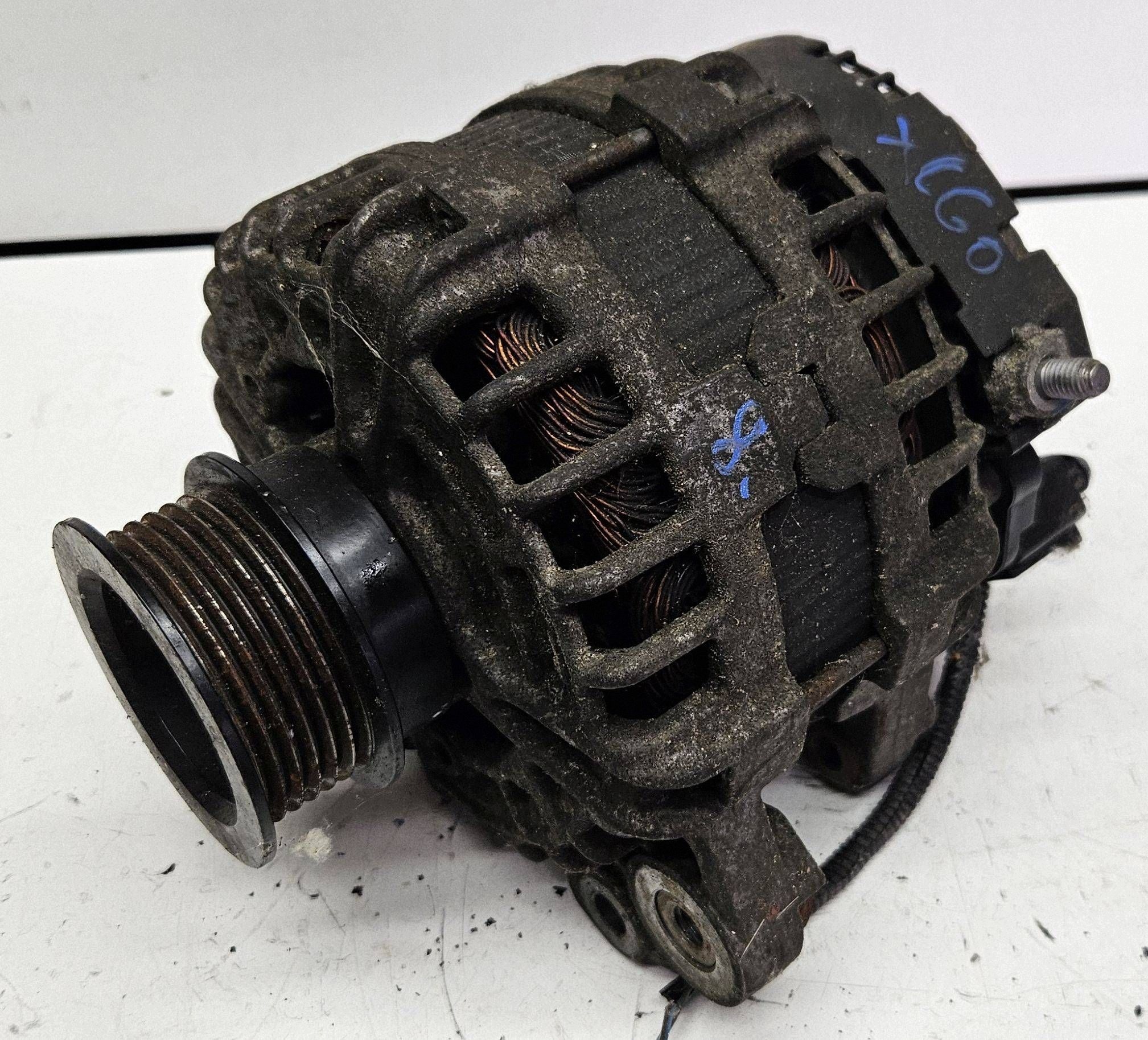 Volvo XC60 1 2.0d alternator 30659580