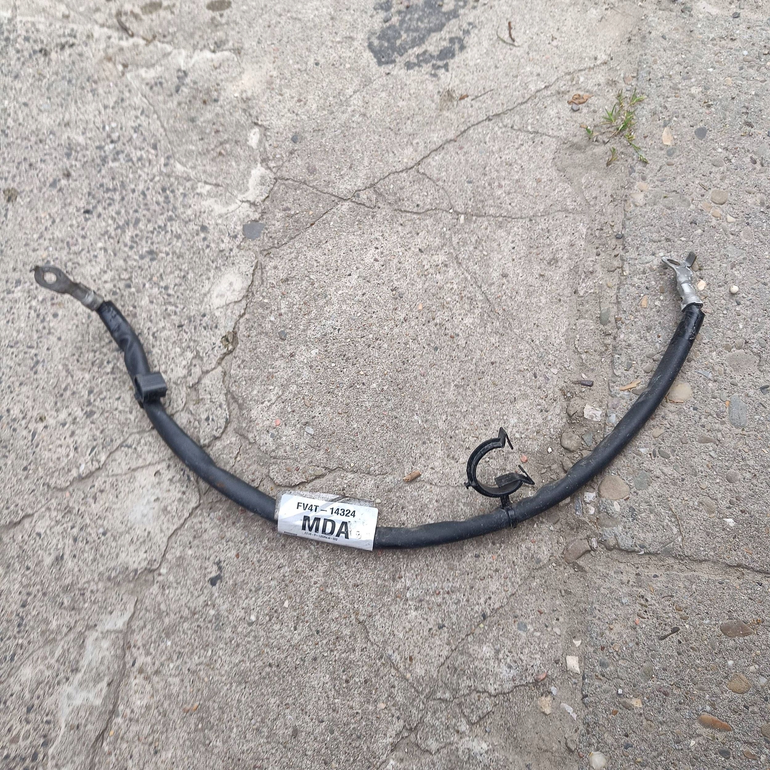 Ford Kuga MK2 1.5 EB II 2014 minus / terminal / cable battery