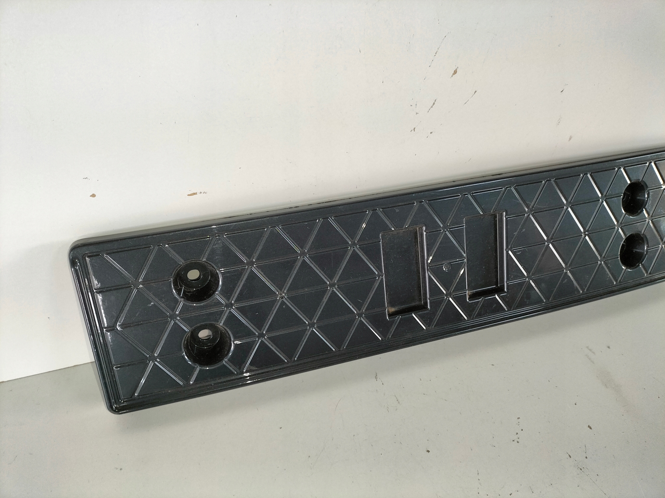 pad below tablice front CUPRA BORN 21