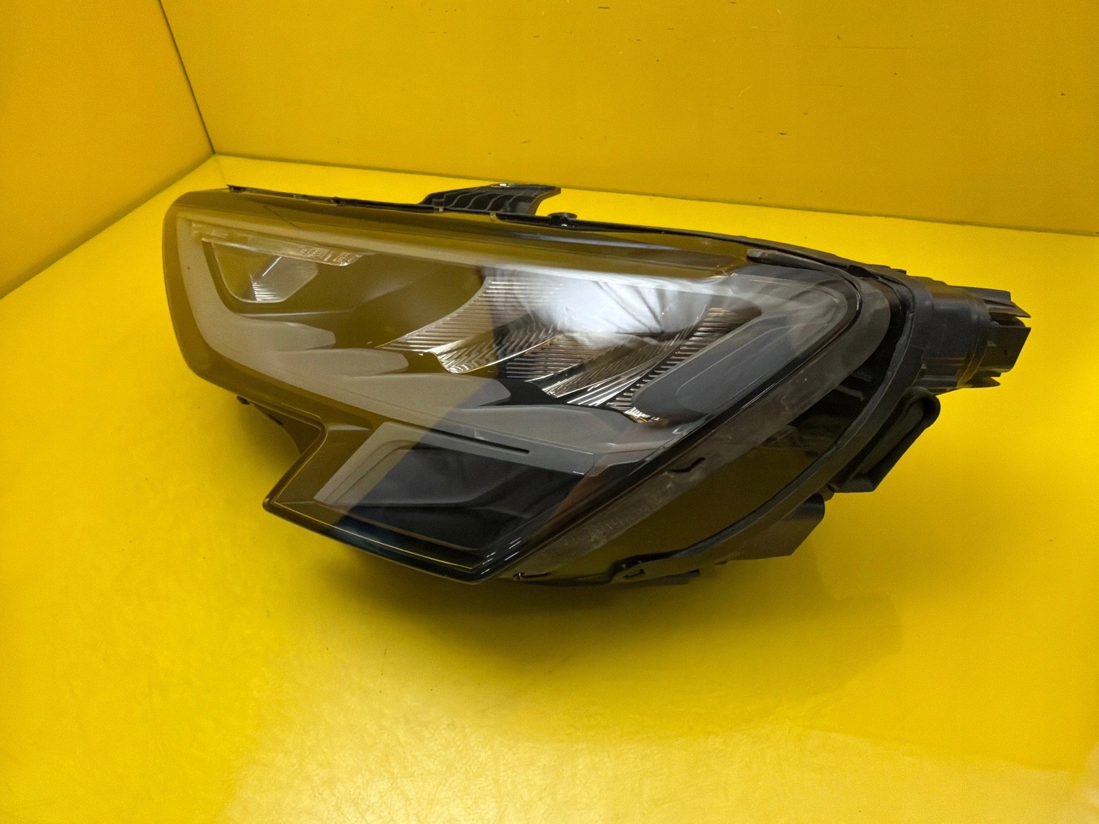light left Audi A3 8Y Full Led 8Y0941011
