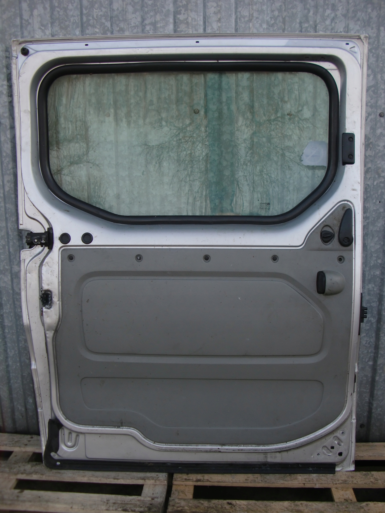 RENAULT TRAFIC OPEL VIVARO door side sliding left silver window