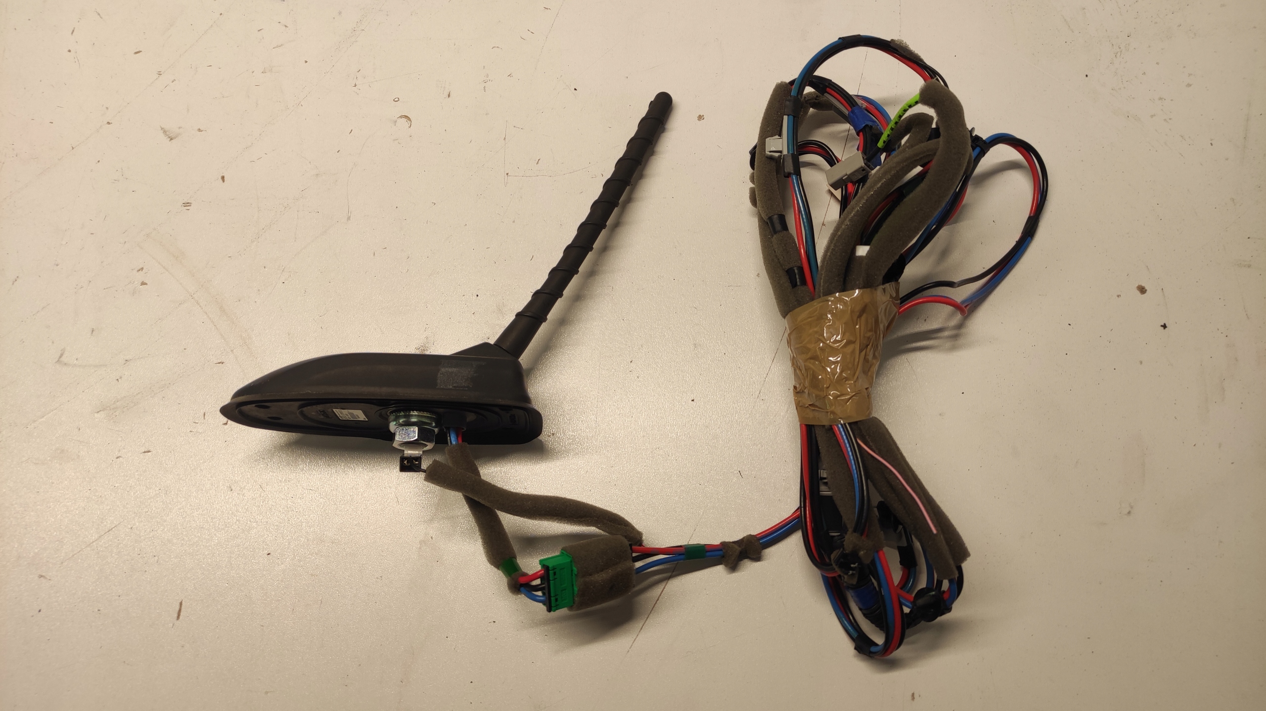 KIA STONIC ANTENA dach BAT GPS NAVI 96210-H8200 17