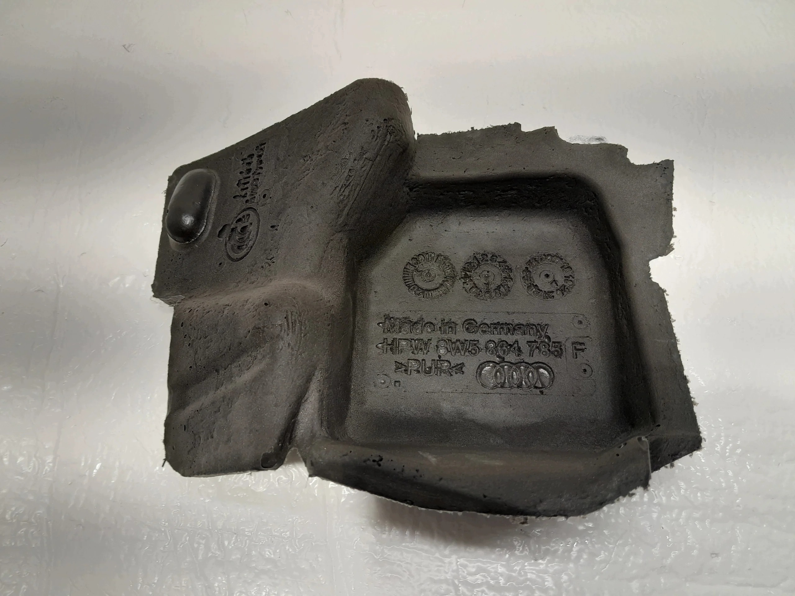 AUDI A4 B9 LIFT hangszigetelő sárvédő bal hátsó 8W5864785F