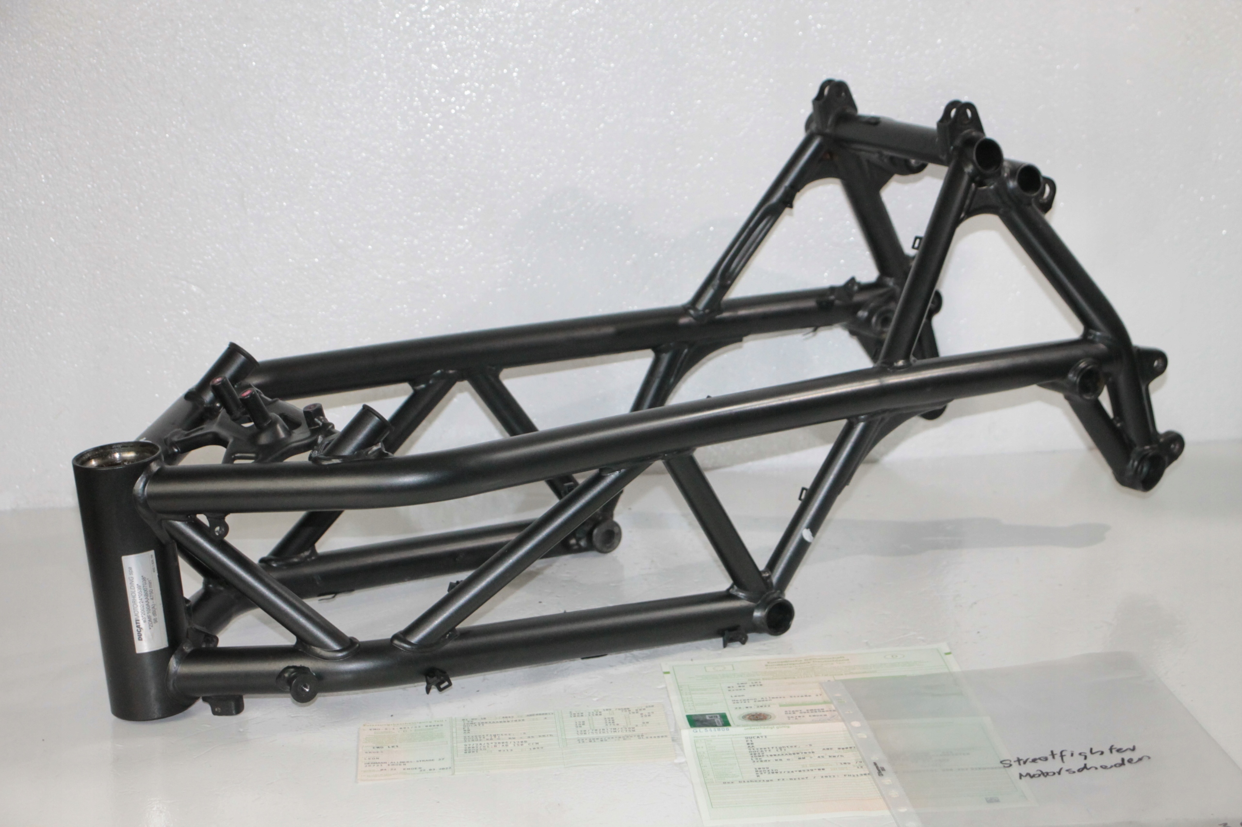 DS1098 85 - DUCATI STREETFIGHTER 1098 848 РАМКА З ДОКУМЕНТАМИ