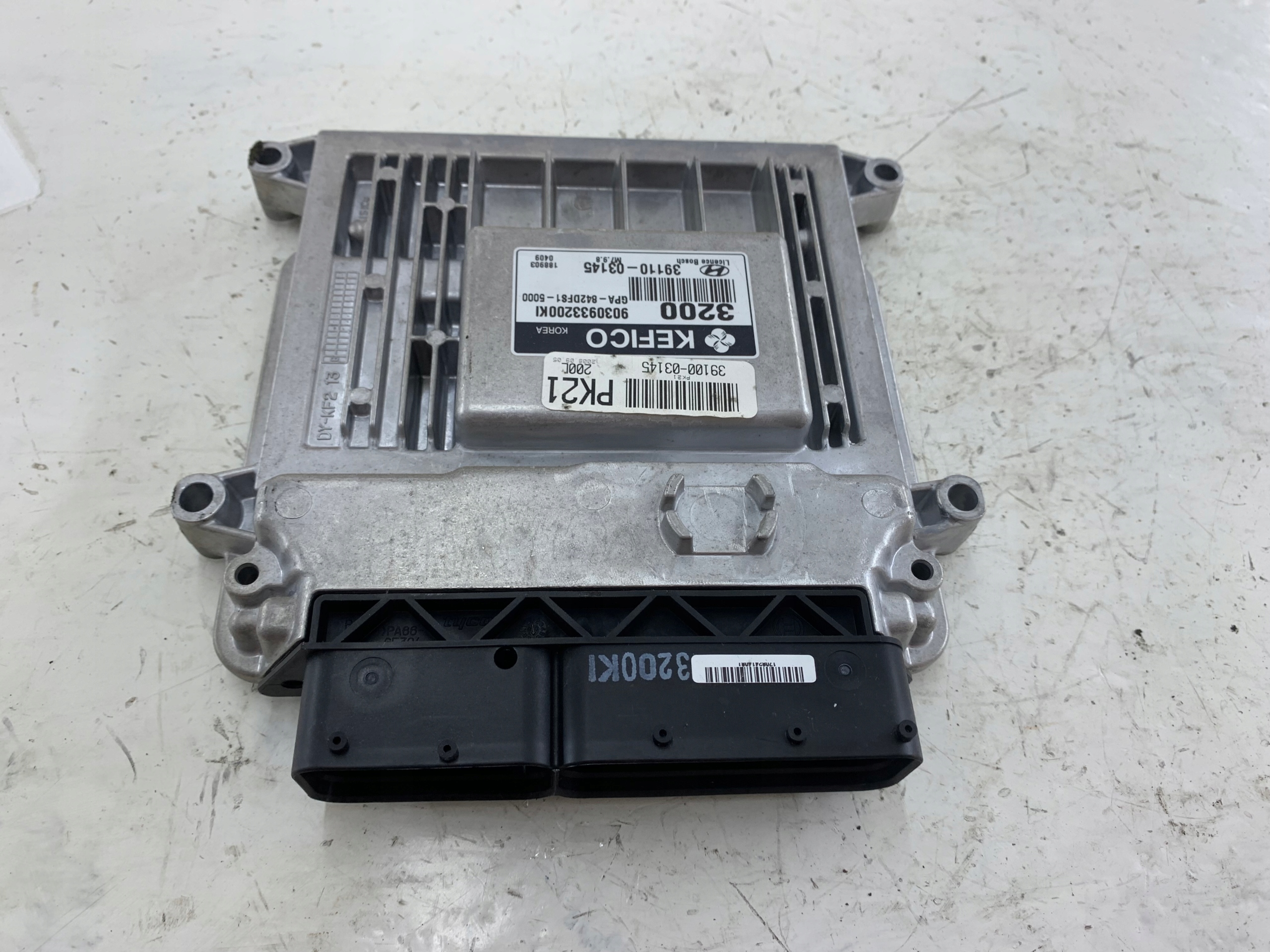 HYUNDAI i10 1.2 control unit of the engine 39110-03145