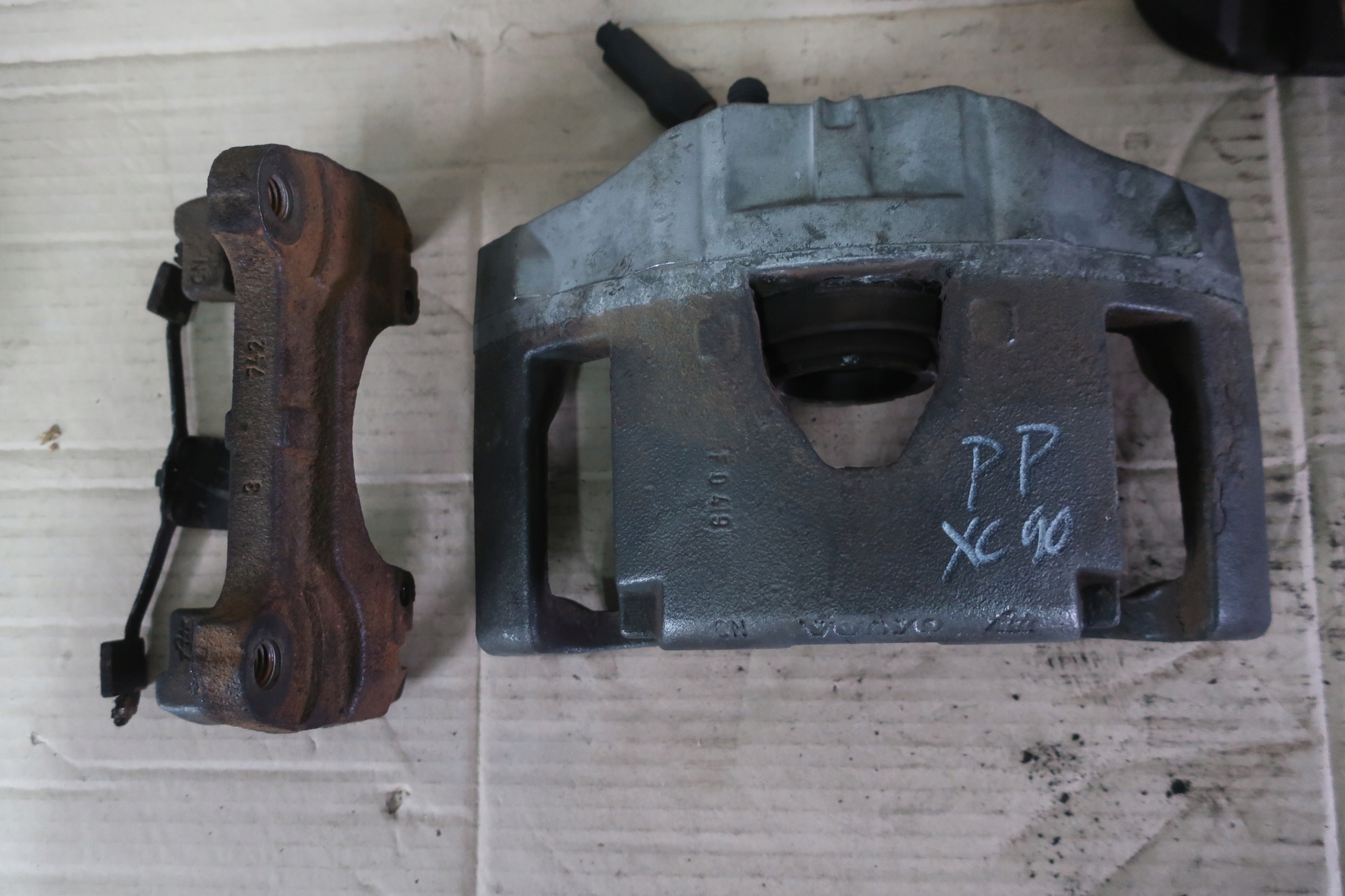 30657307 - VOLVO XC90 І 02-ГАЛЬМІВНИЙ СУПОРТ ПЕРЕДНІЙ ПРАВИЙ