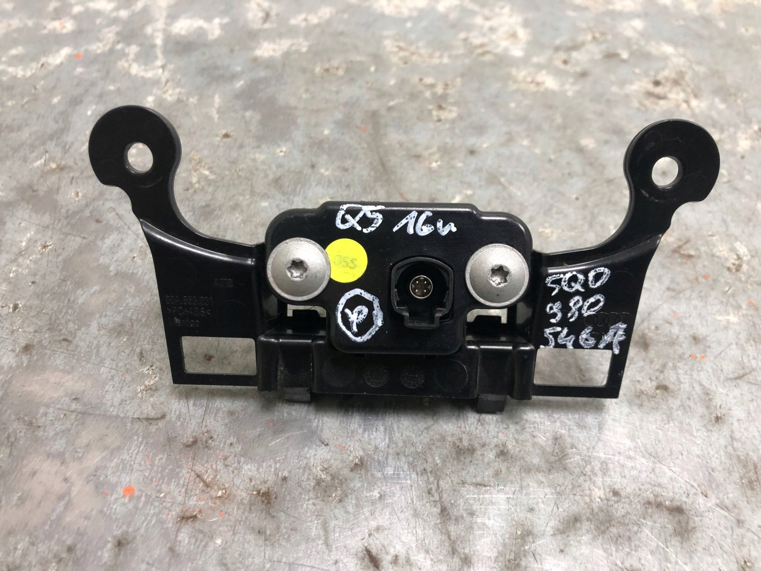 KAMERA of a bumper front front AUDI Q5 5Q0980546A 80A853231