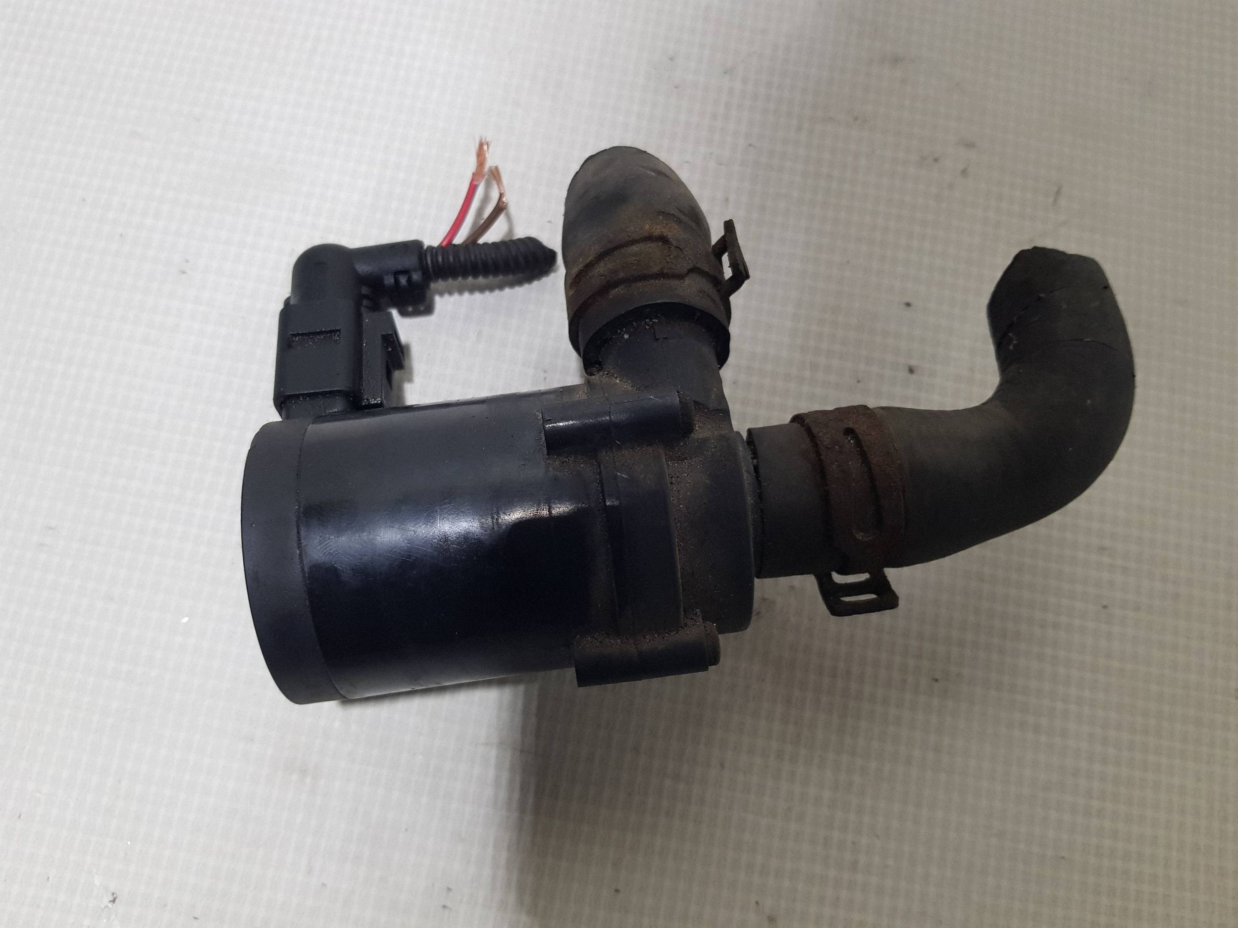 dodatková pumpa pumpa vody Audi Q7 4L 7L0965561
