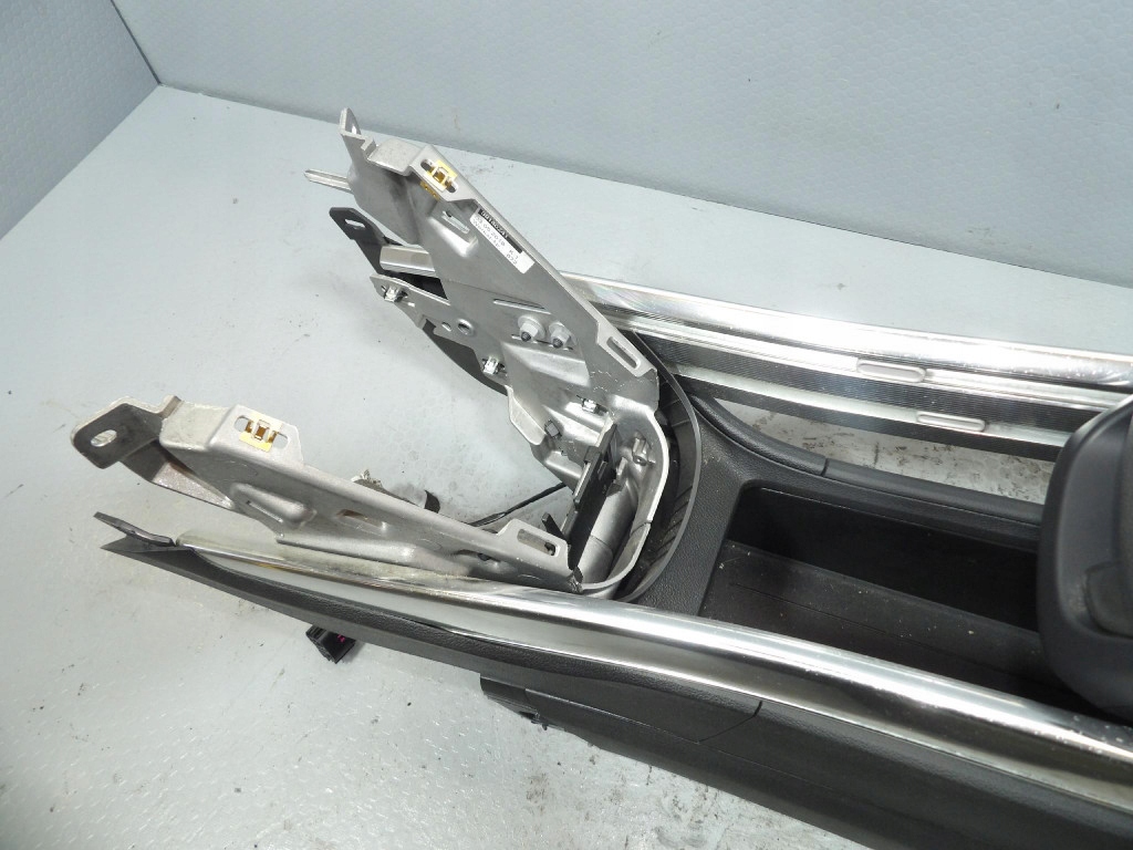 OPEL ZAFIRA C LIFT TUNEL mitte