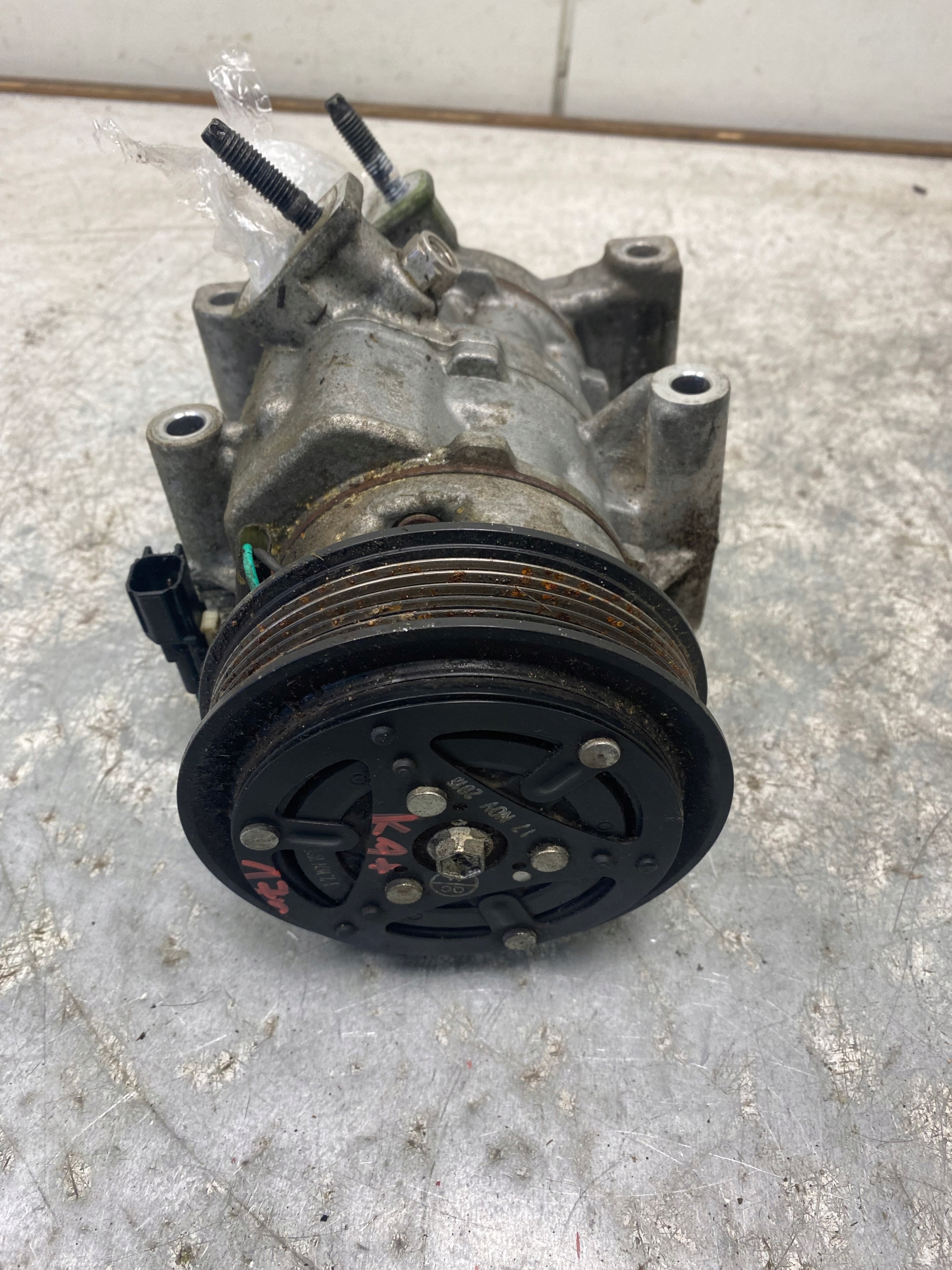 FORD KA + plus 1.2 compressor; compressor of the air conditioning G1B1-19D629-AA