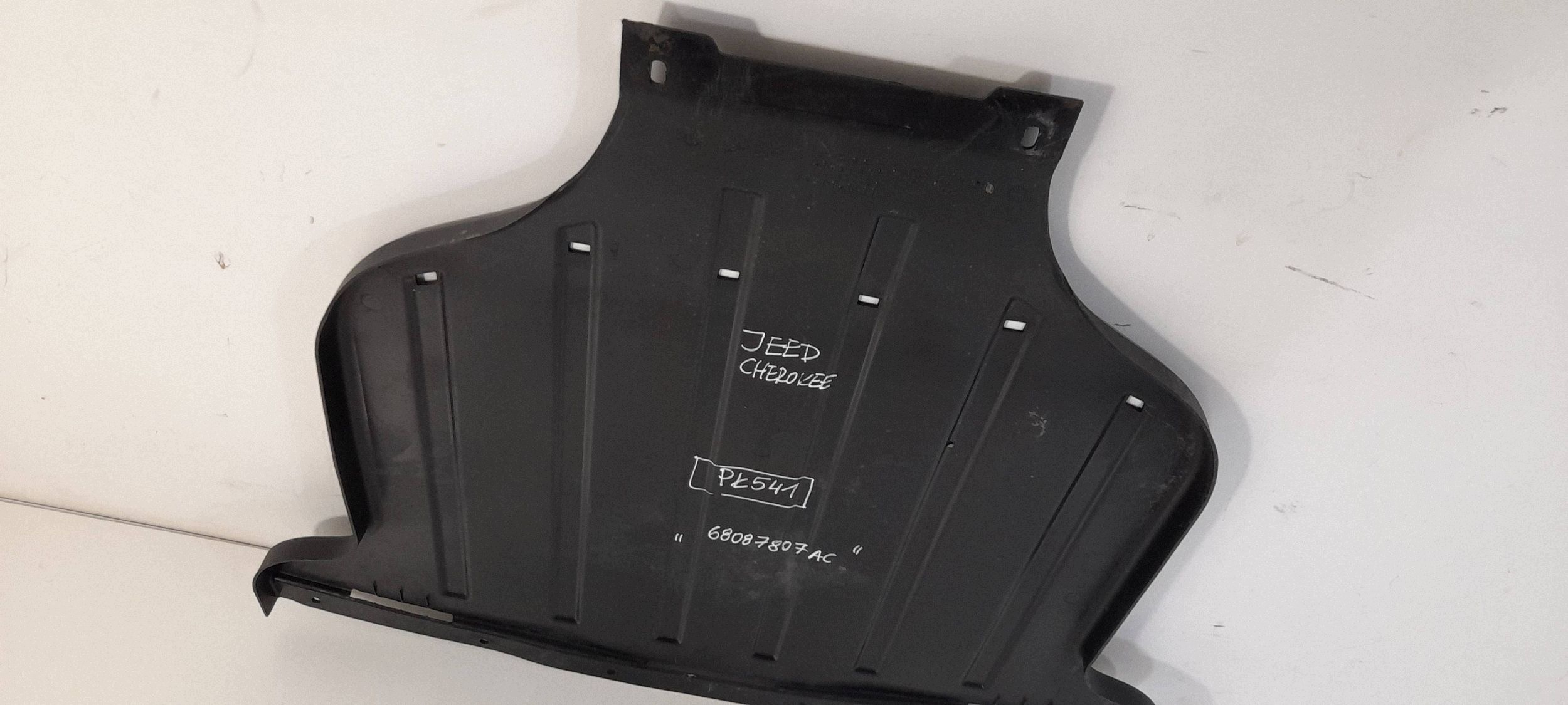 Jeep Grand Cherokee cover below engine 68087807AC (PL541)