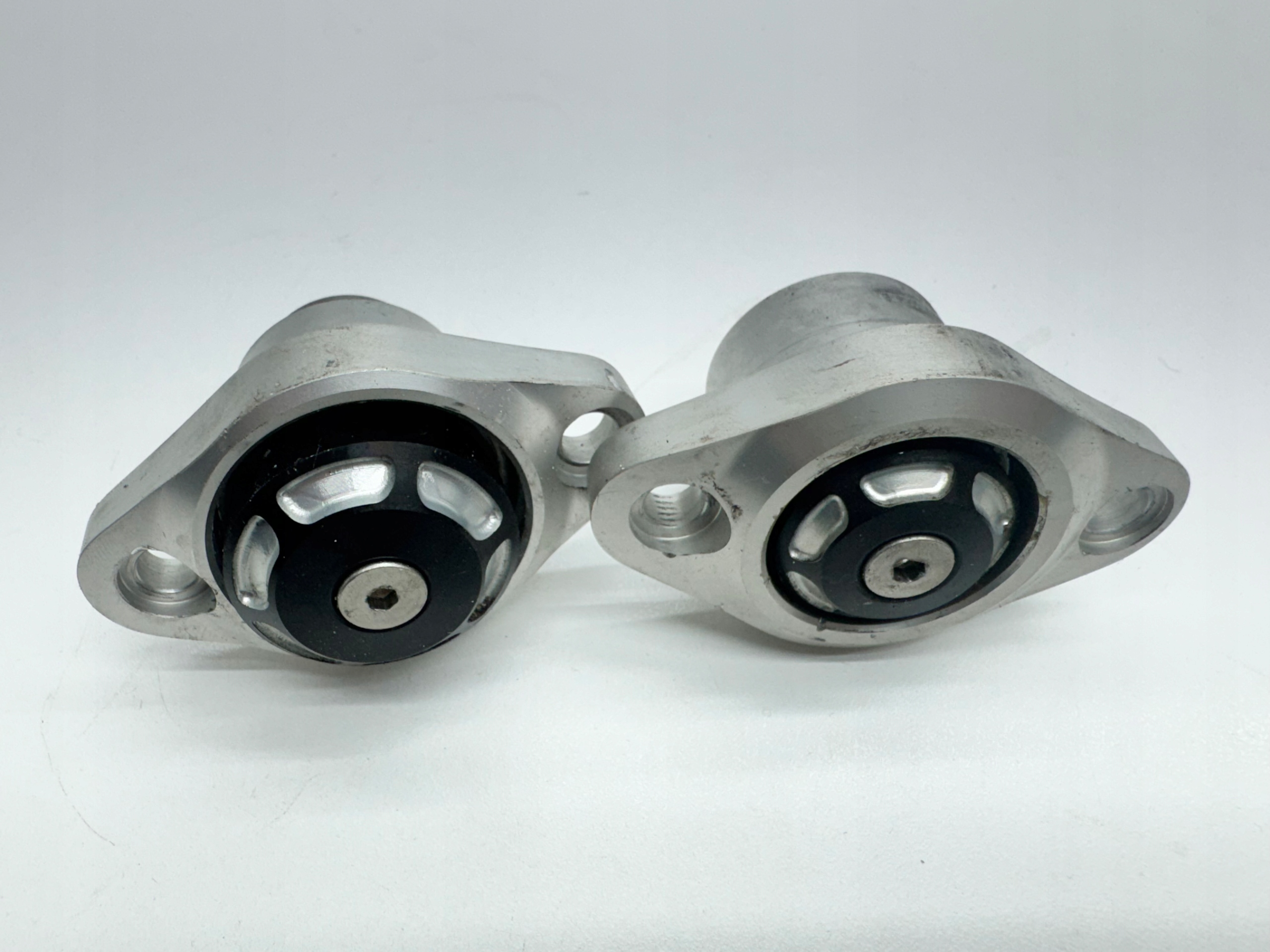 TRIUMPH STREET TRIPLE 765 RS -22 OSŁONY RAMY WAHACZA CRASH PADY