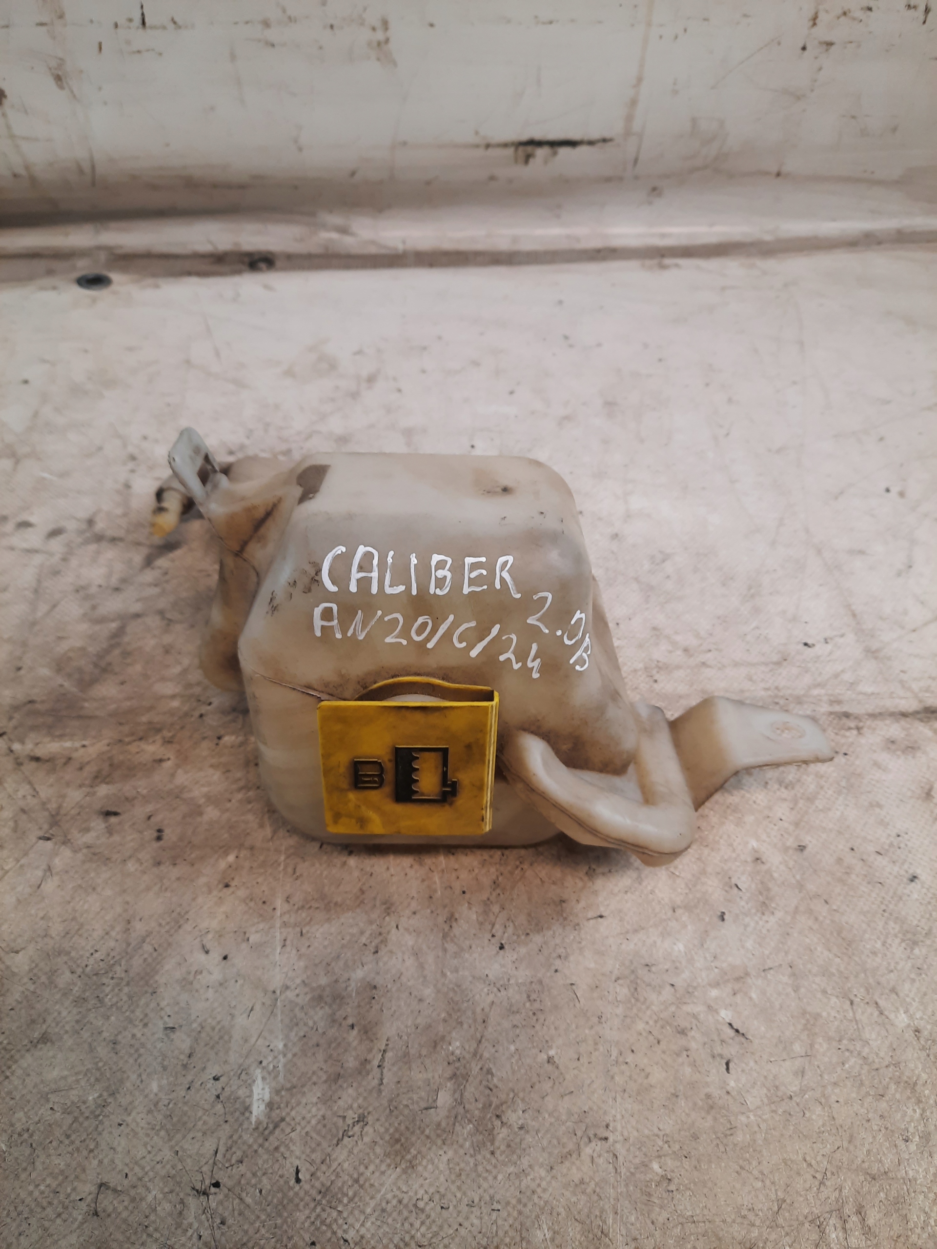 Dodge OE 05058156AH Scheibenwaschbehälter