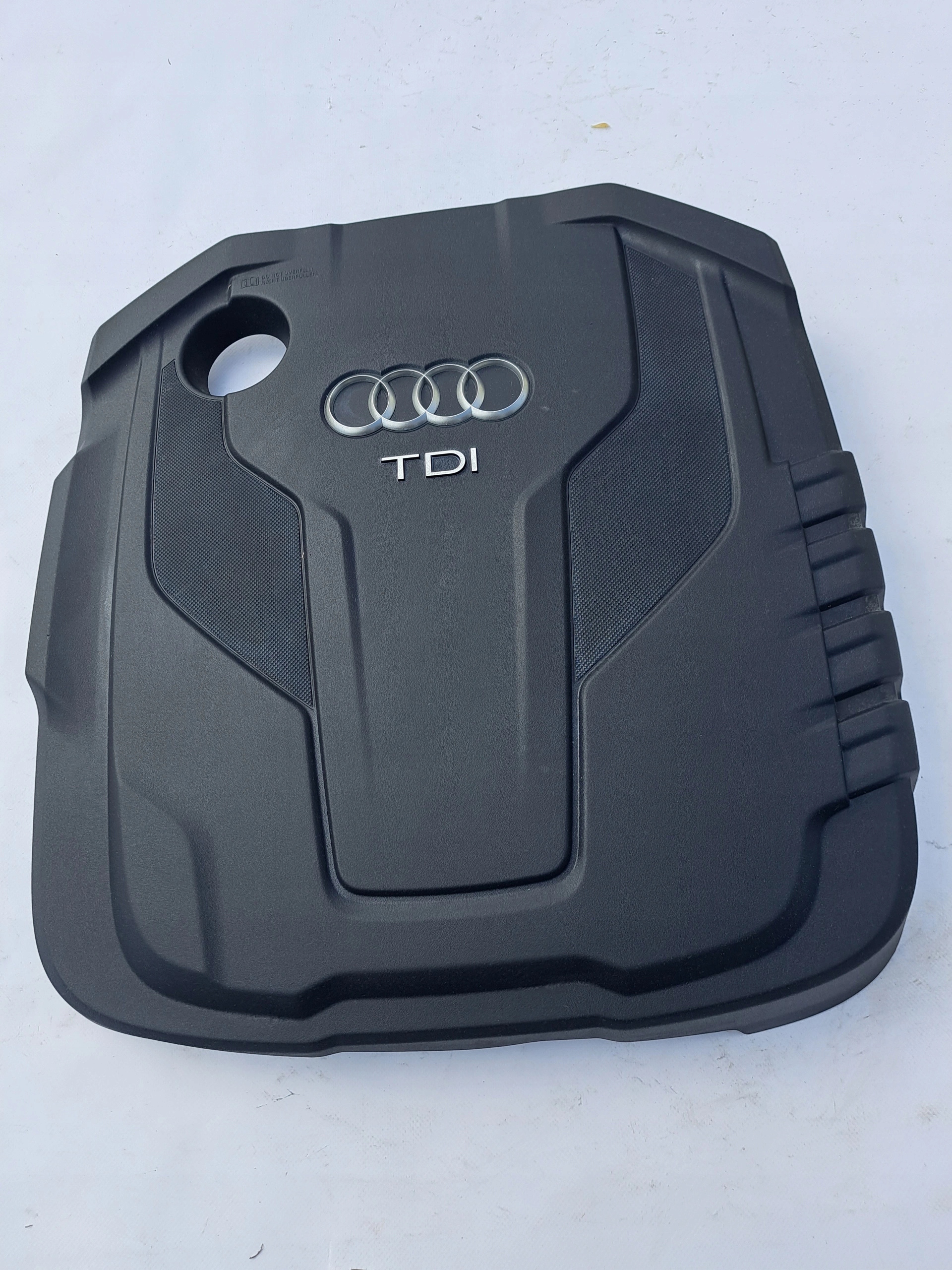 AUDI (2.0 TDI) A4 A5 A6 Q5 motor cover 04L10392