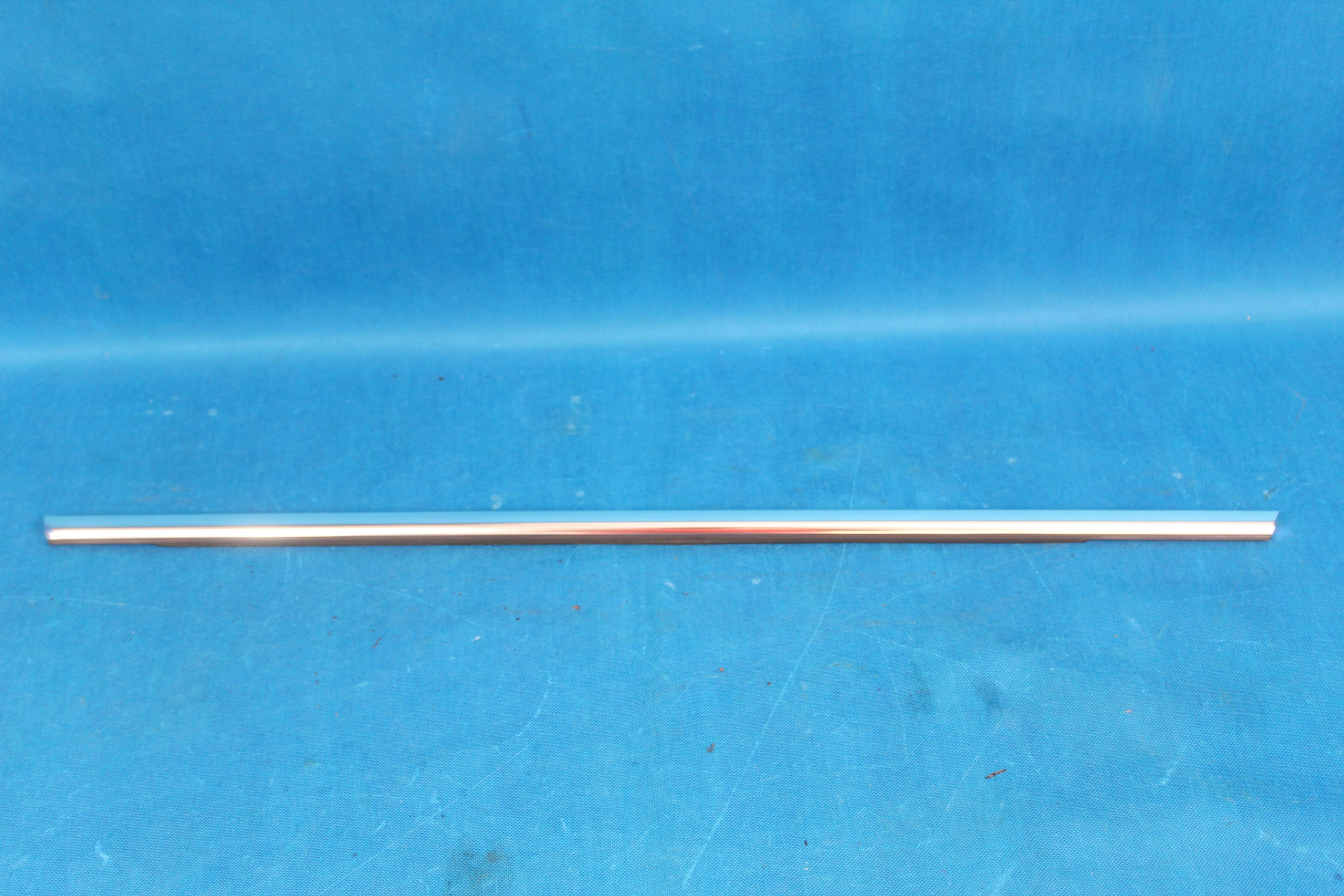 8W0853763E - AUDI A4 B9 молдинг двери хром задний правый 17R