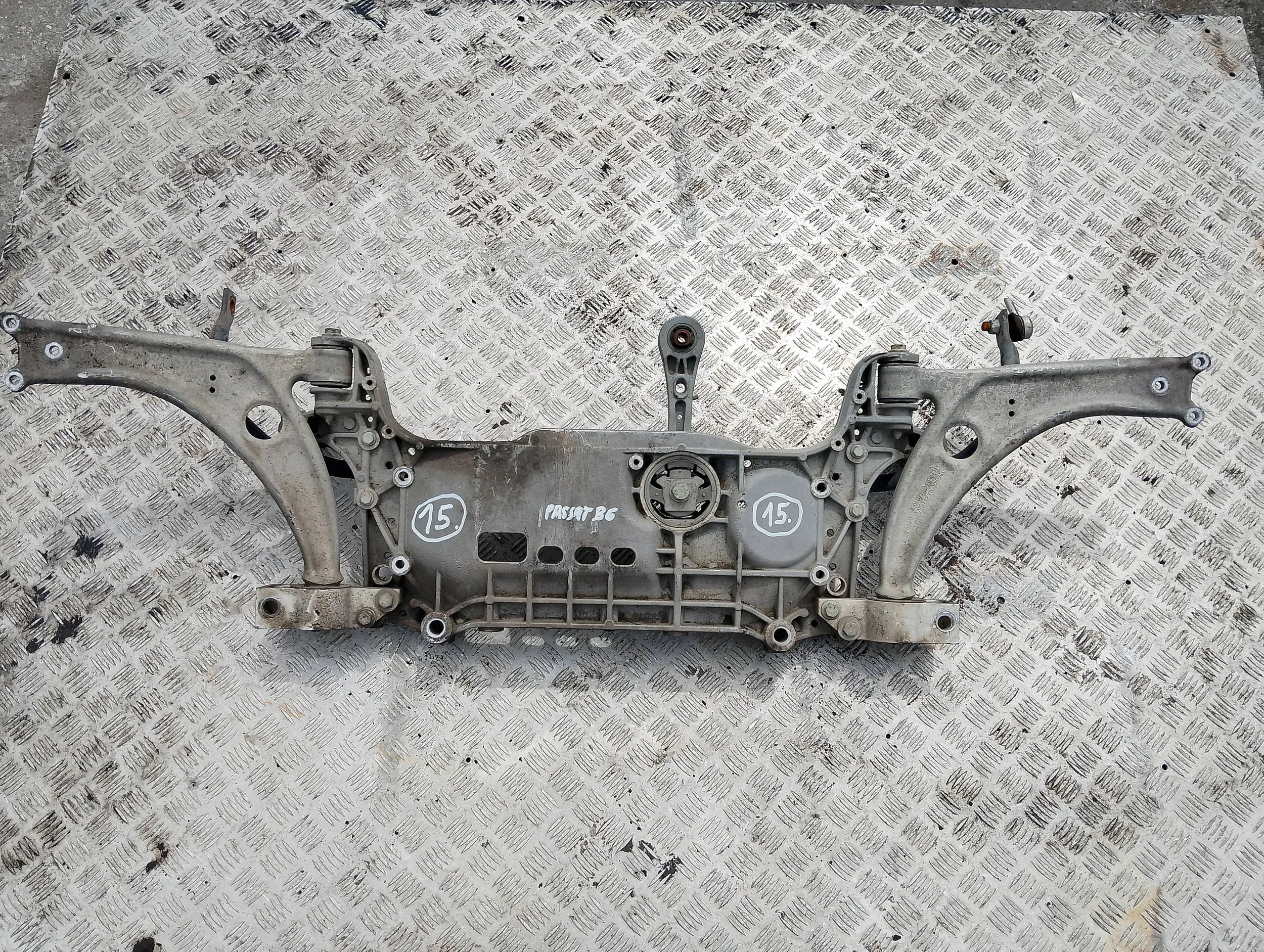 axle beam front subframe axle beam Volkswagen Passat B6