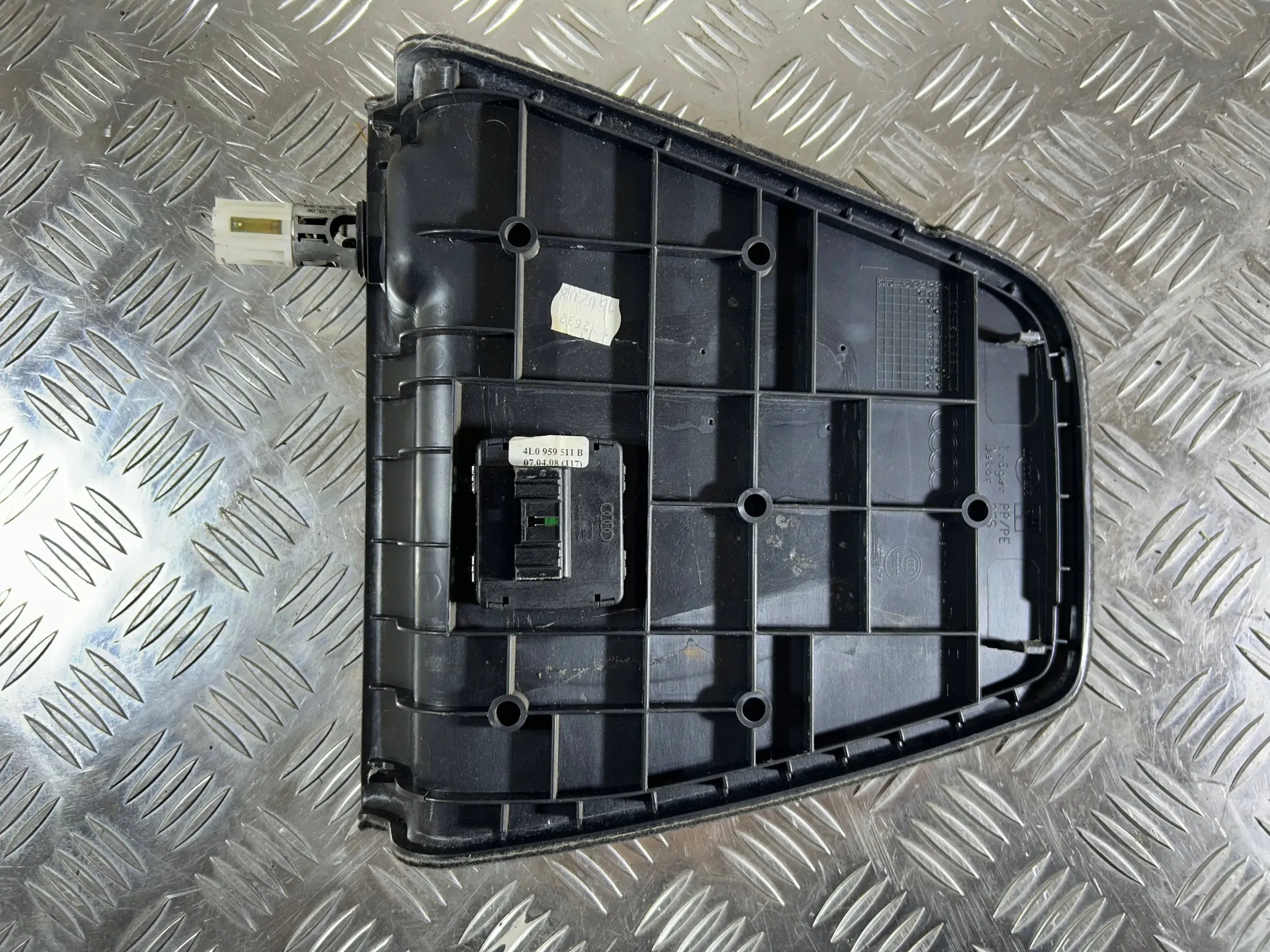 side upholstery side boot Audi Q7 4L S-line 2008 4L0959511B