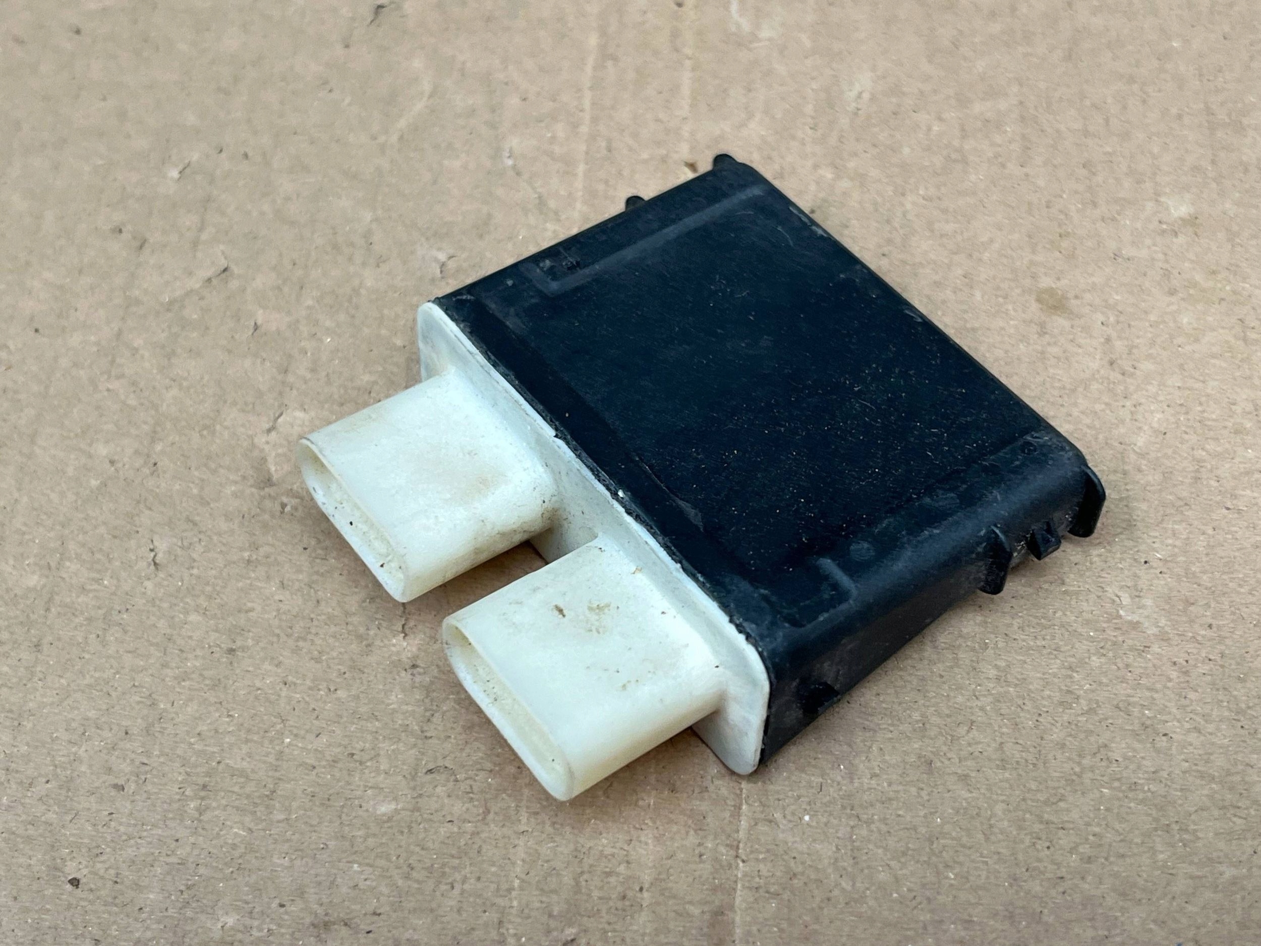 Module pour l’ouverture du capot VW AUDI PORSCHE 3G0962243C !J