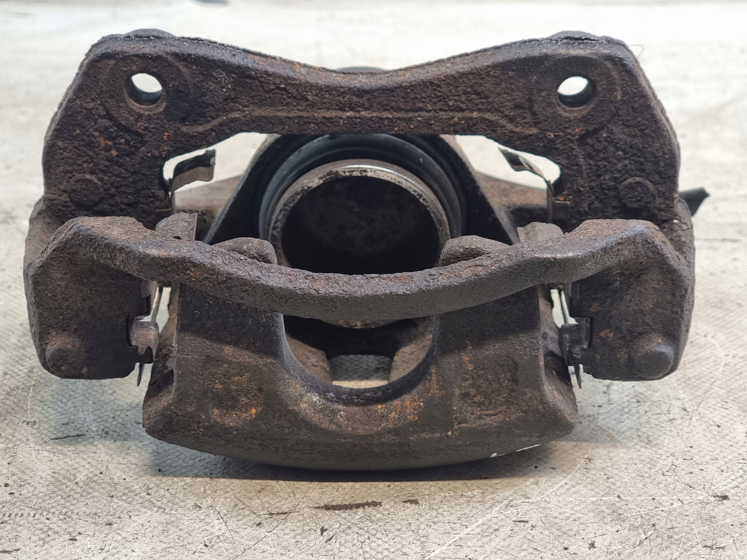 caliper brake left front HYUNDAI I30 and 1.4B 80kW 10r