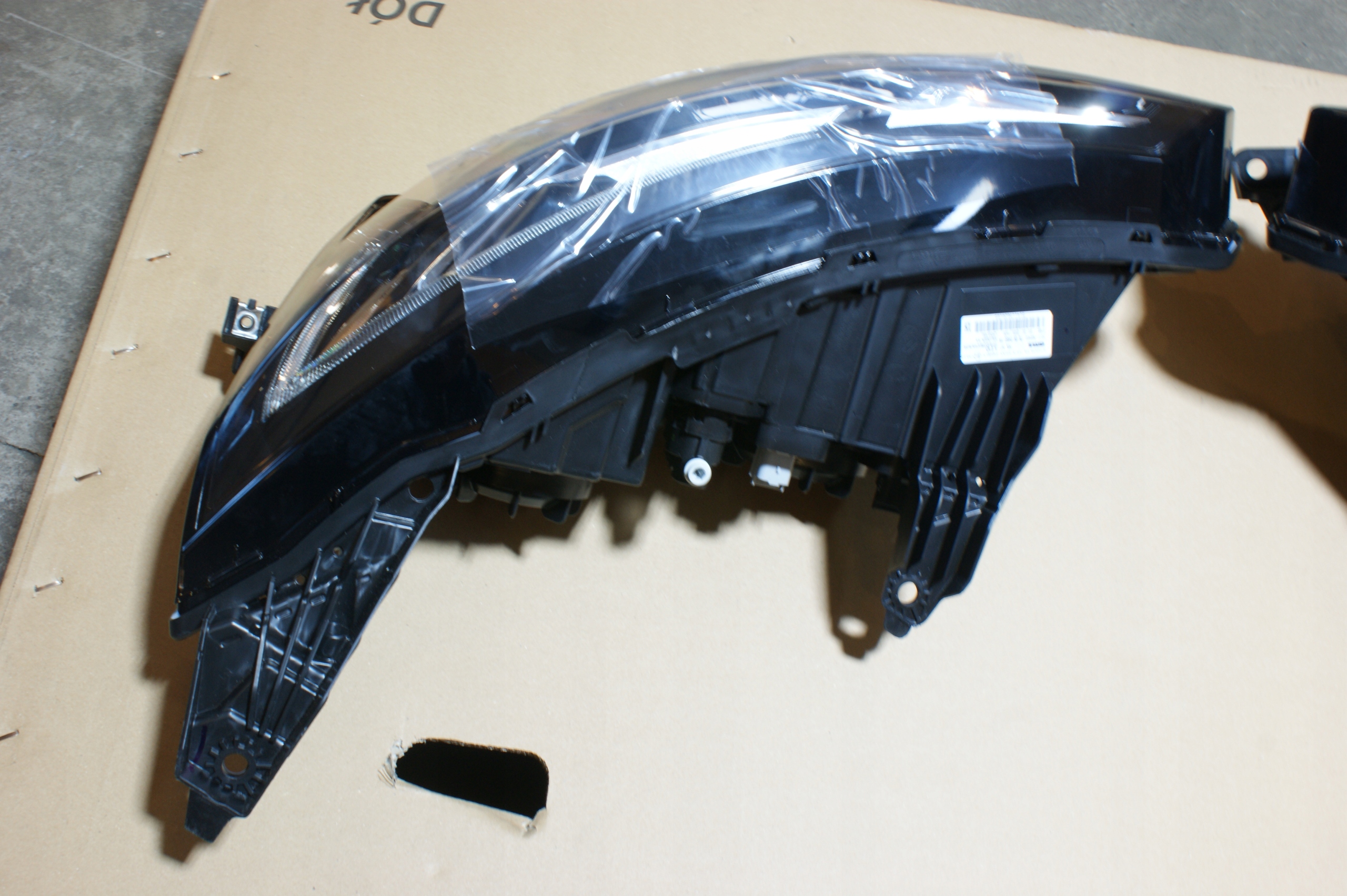 TALISMAN LAMPA P. PRZÓD SOCZEWKA LED NOWY ORG. Producent części Renault OE