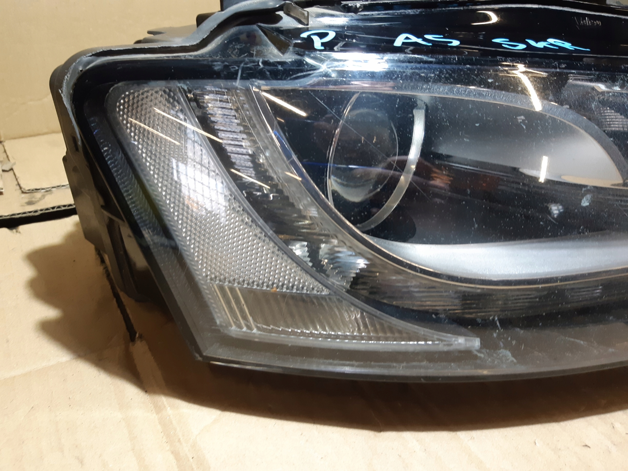 AUDI A5 8T light right front XENON SKRETNA 8T0941030AP
