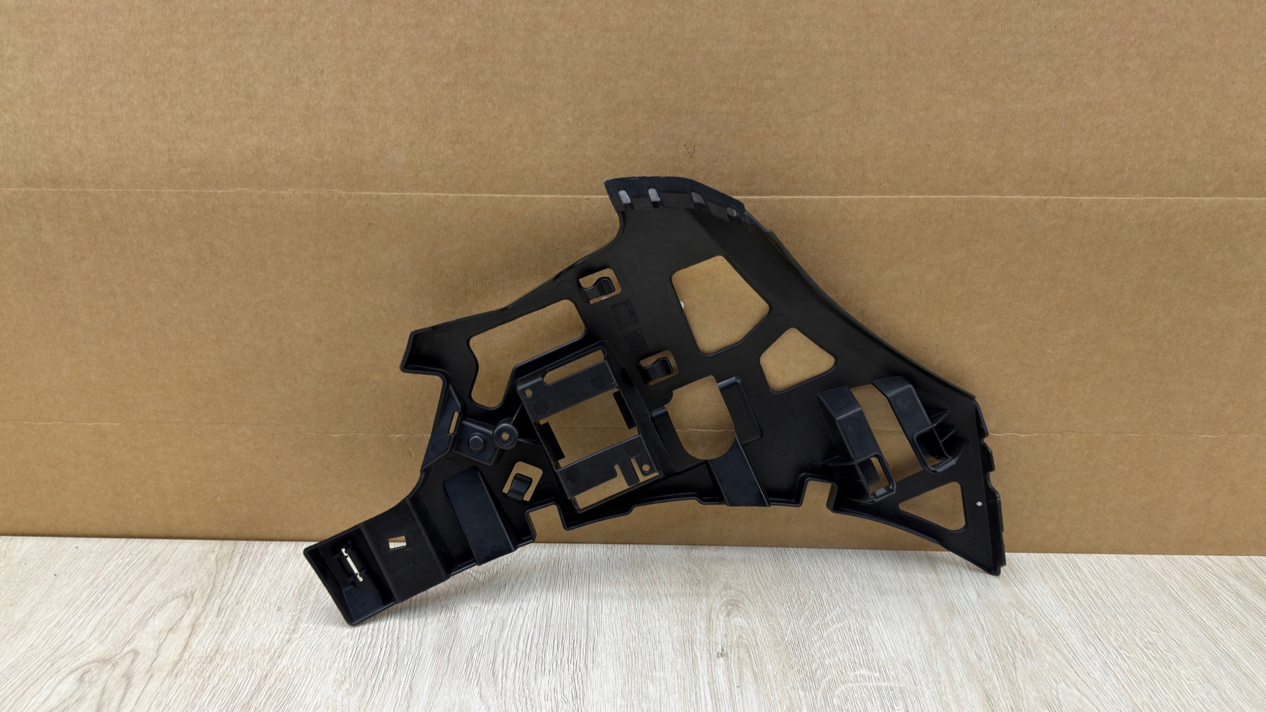 MERCEDES S-KLASA W222 bumper bracket right front holder K106/08Q
