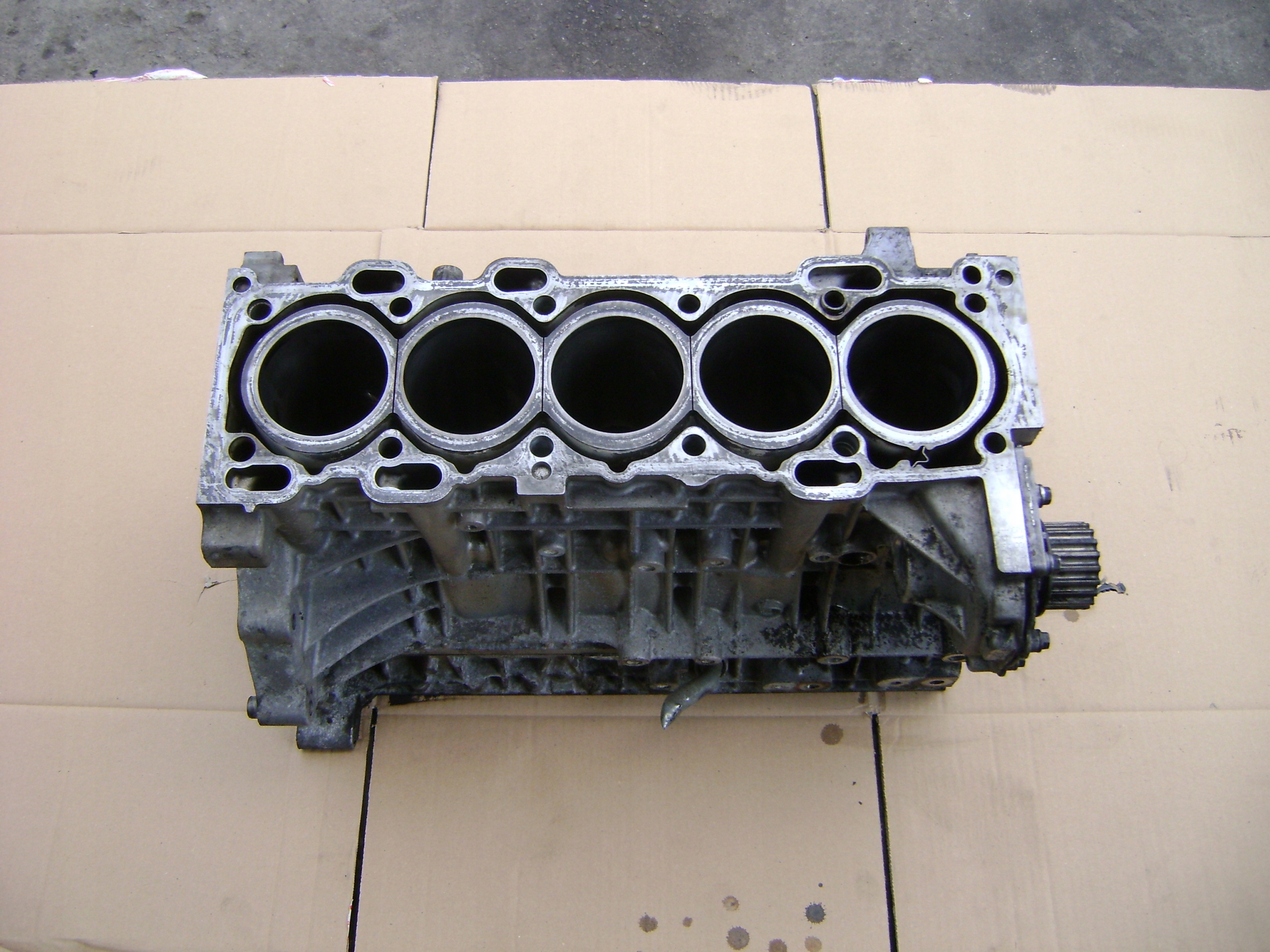 Silnik blok silnika nominalny Volvo D5244T 2.4 D5