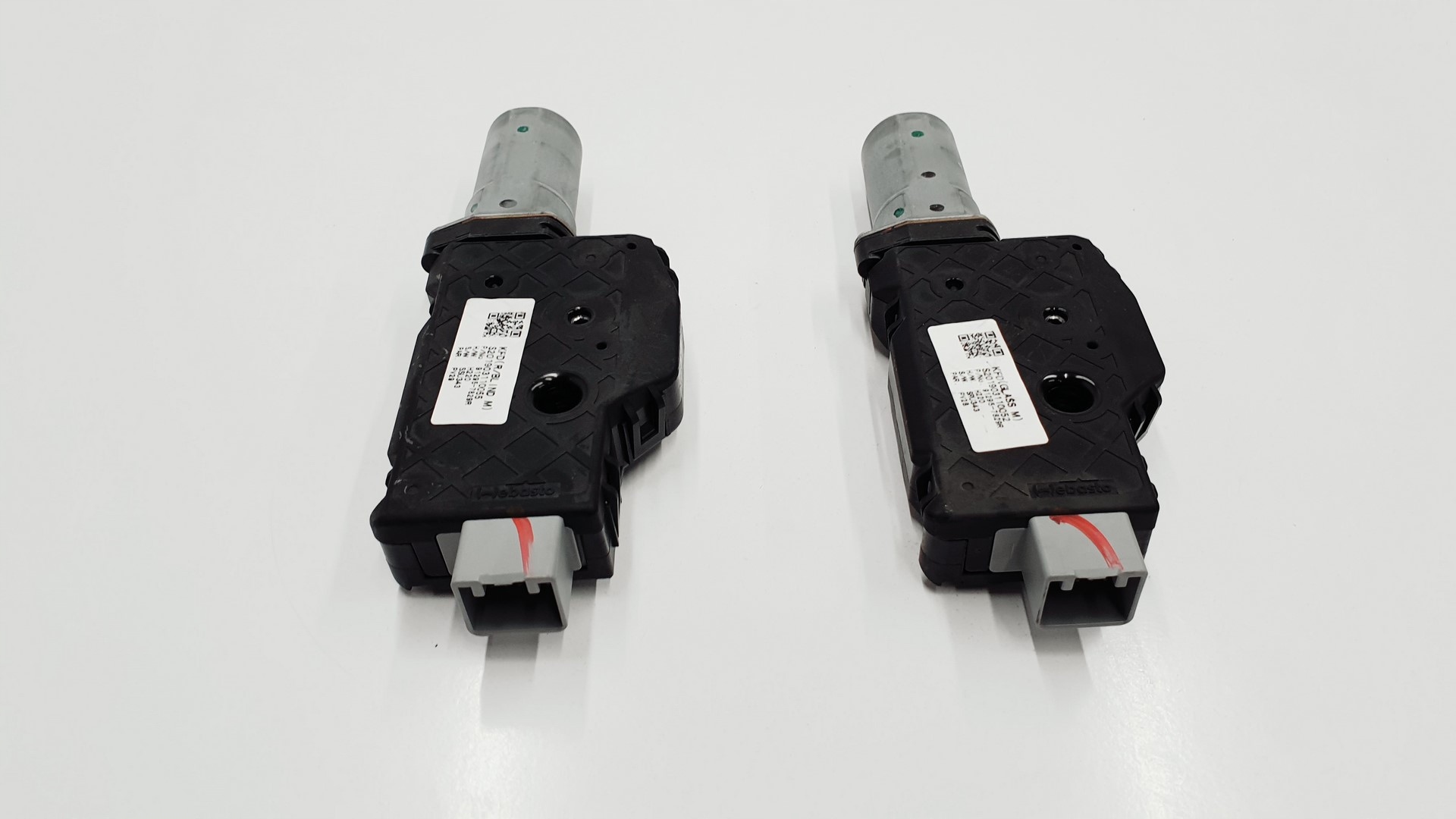 SILNICZEK SZYBERDACHU RENAULT TALISMAN 912957829R Car type Passenger cars