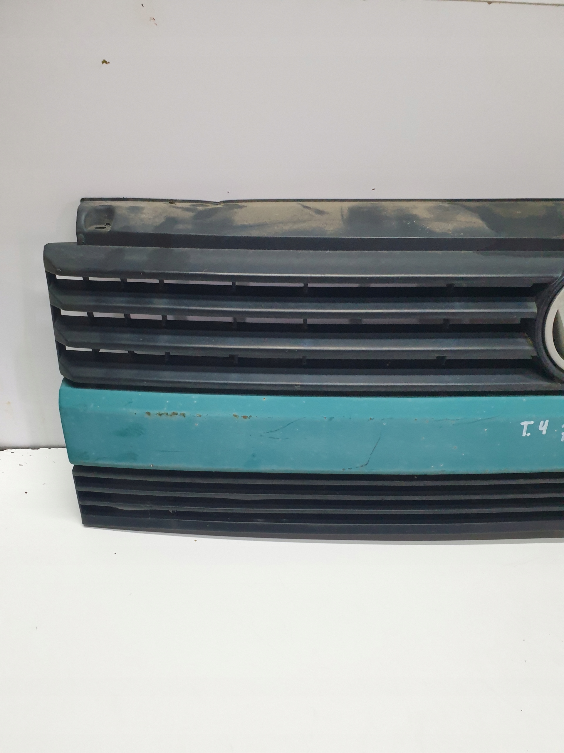 решетка радиатора vw T4 701853653C