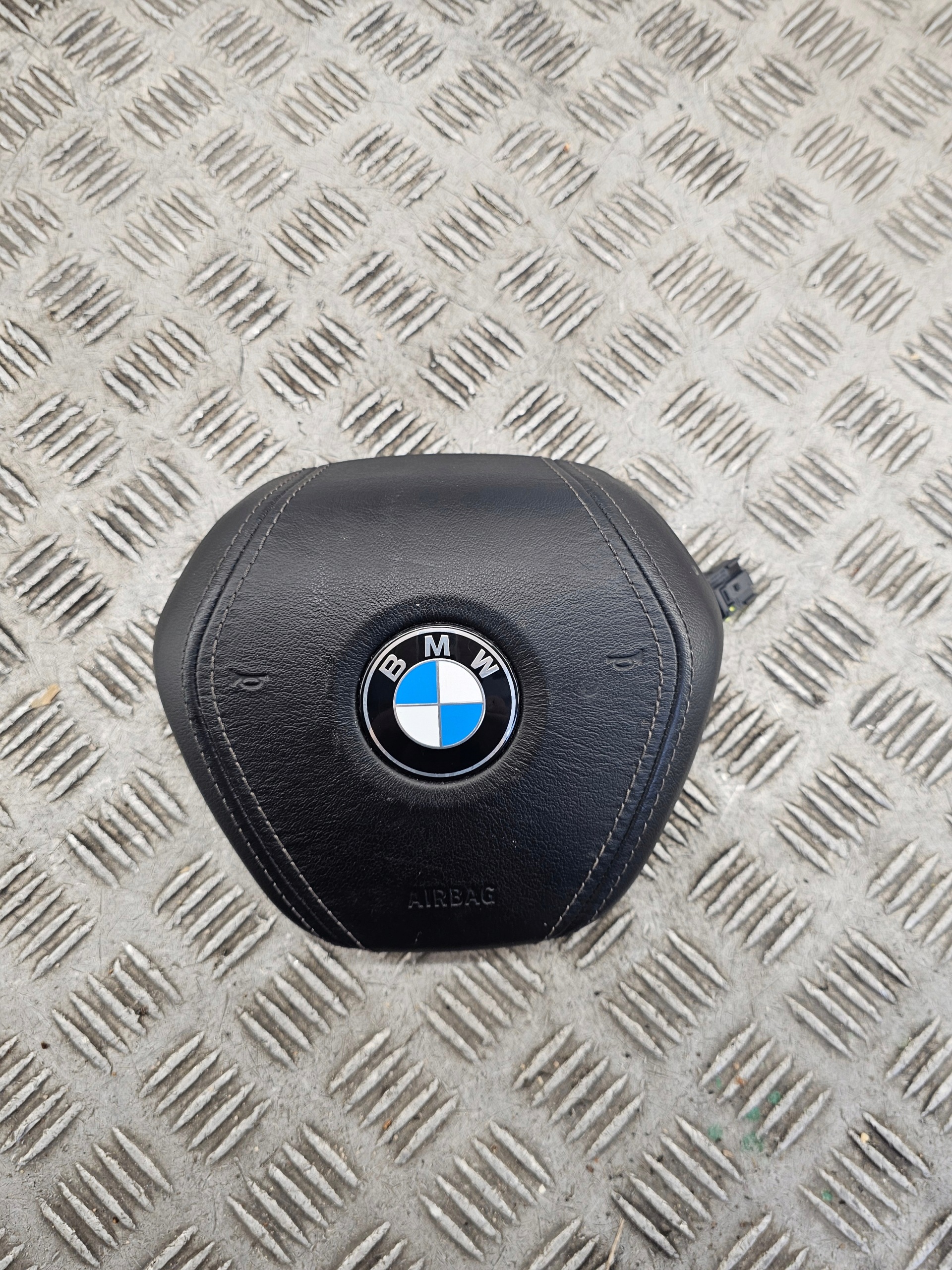 airbag driver´s BMW 5 (G30) 33687225906