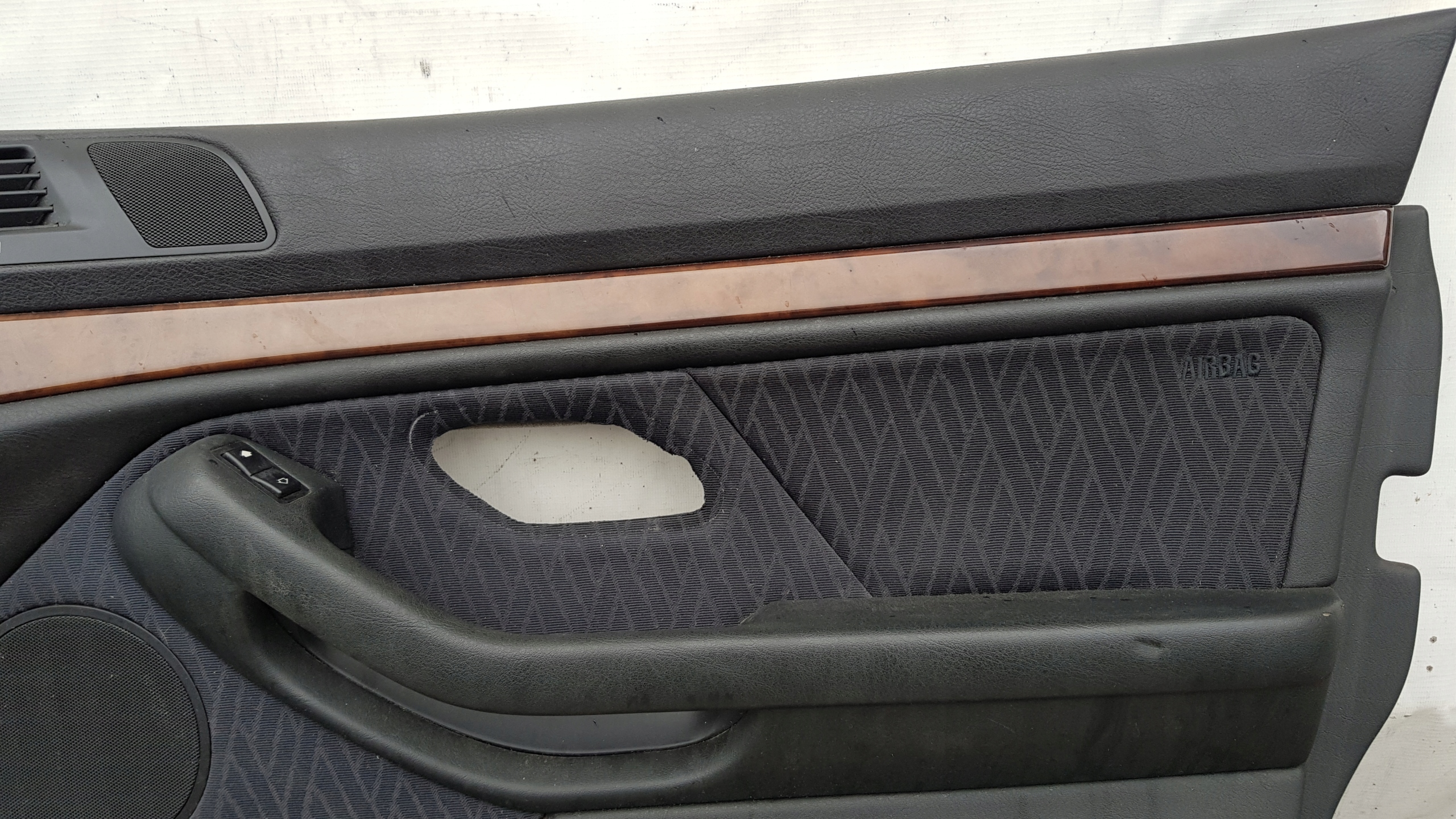 BMW 5 E39 side upholstery front right DEKOR wood JASNE