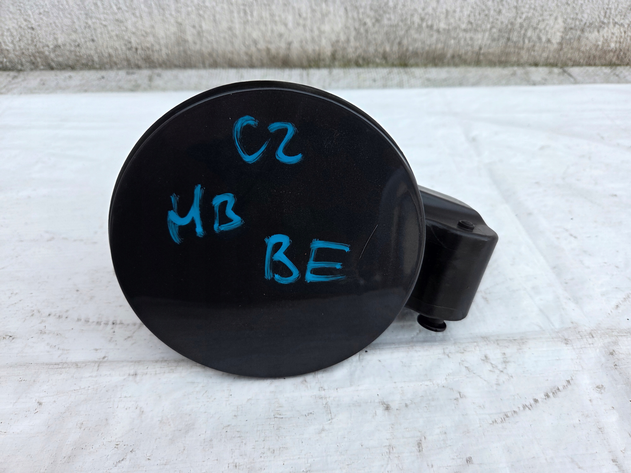 KIA CEED II 12-17 HB KLAPKA WLEWU PALIWA KOLOR be