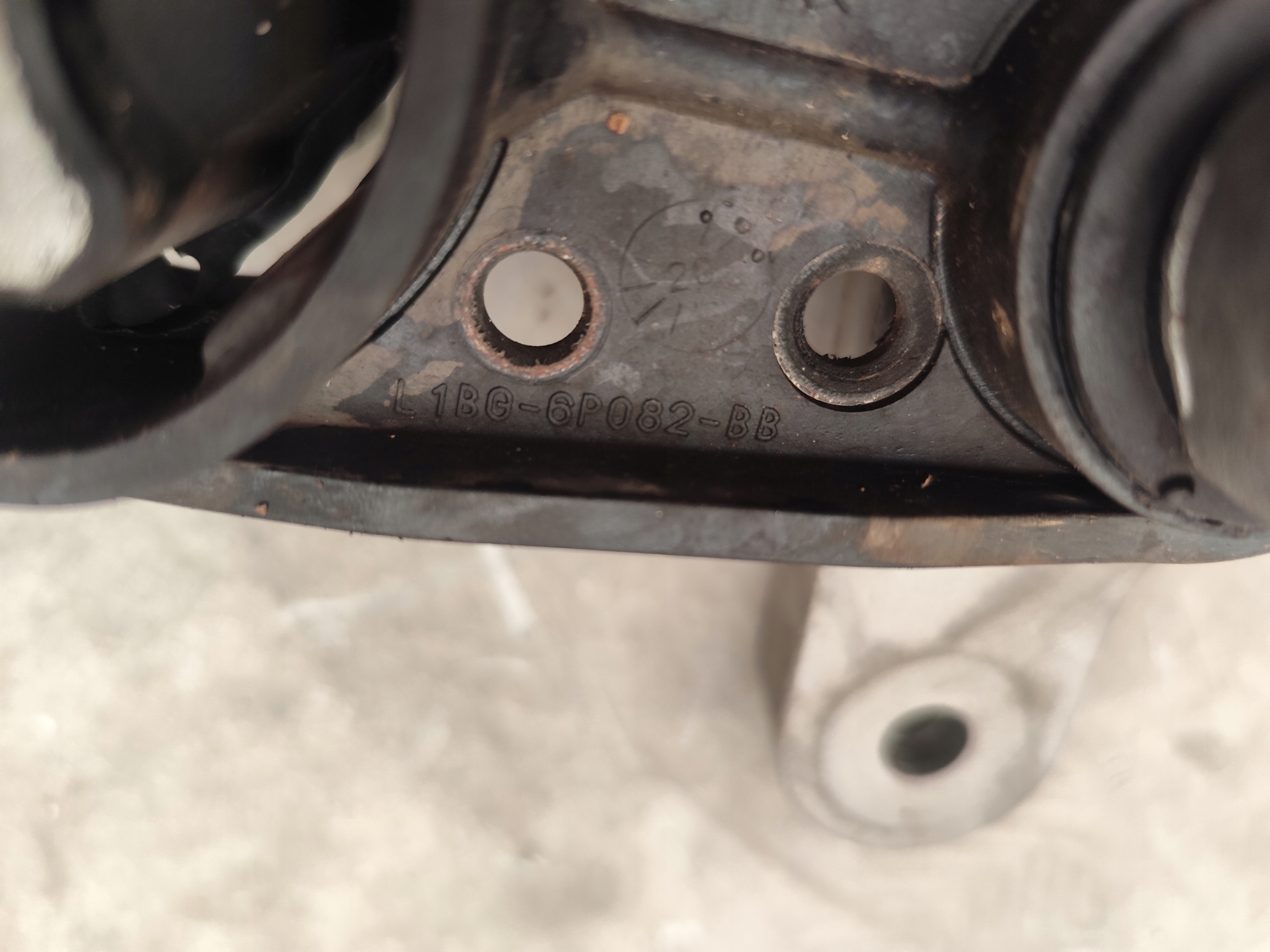 FORD PUMA MK2 1.0 Airbag Getriebehalter