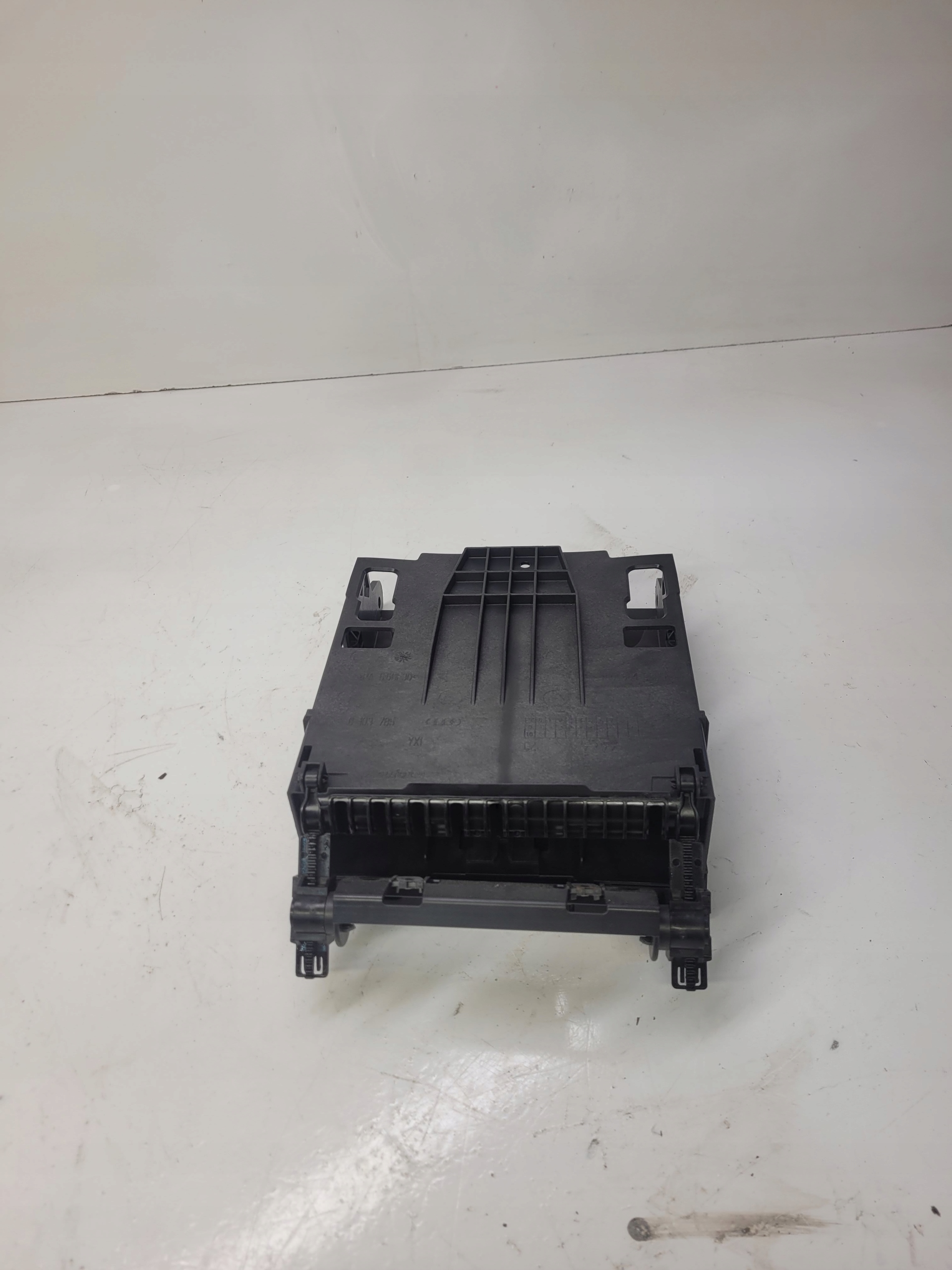 bracket holder ZMIENIARKI AUDI Q7 4L 4L0864981E