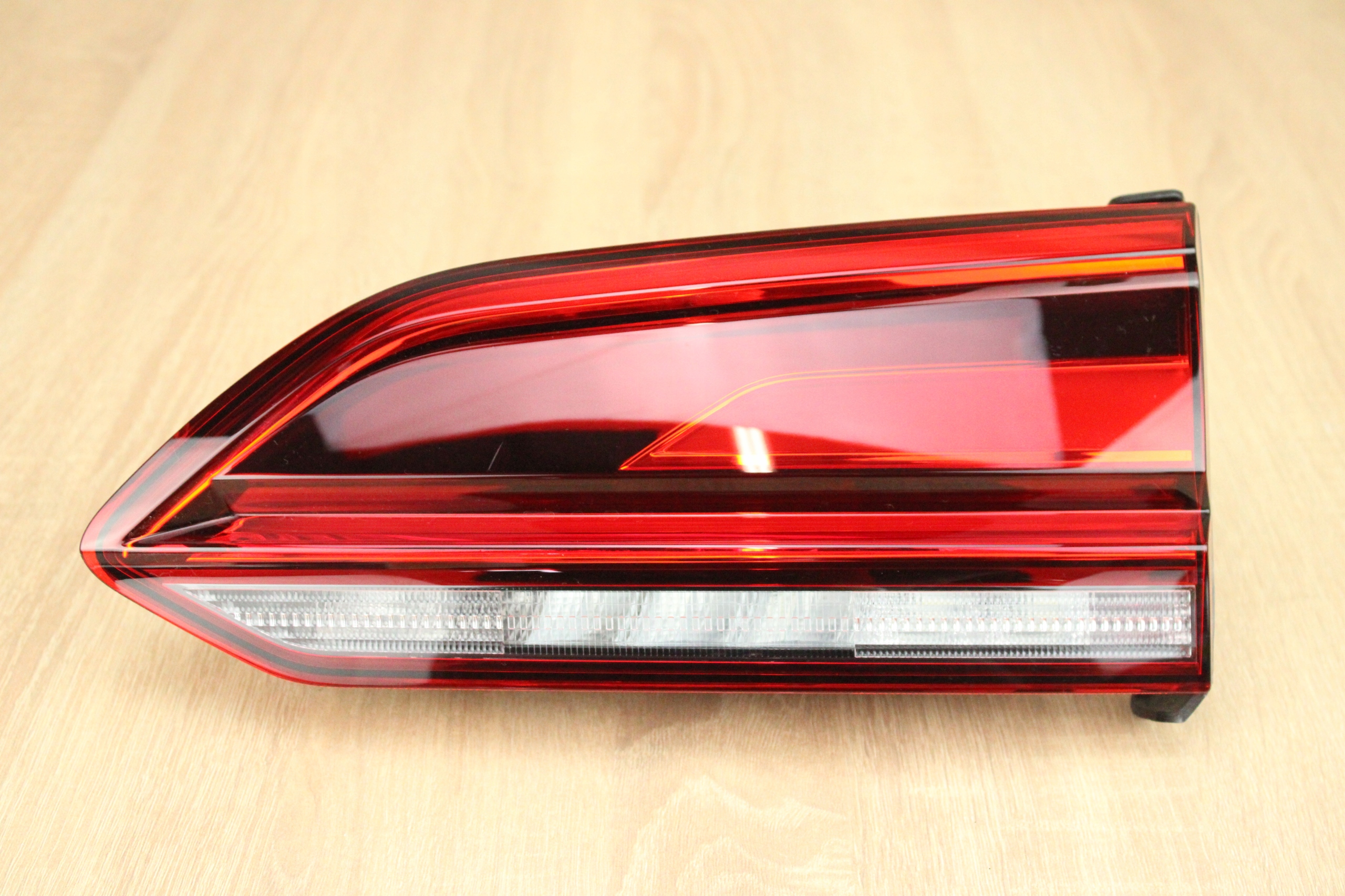 VOLKSWAGEN TOUAREG III LED PRAWA TYLNA LAMPA KLAPA ORYGINAŁ 760945094A