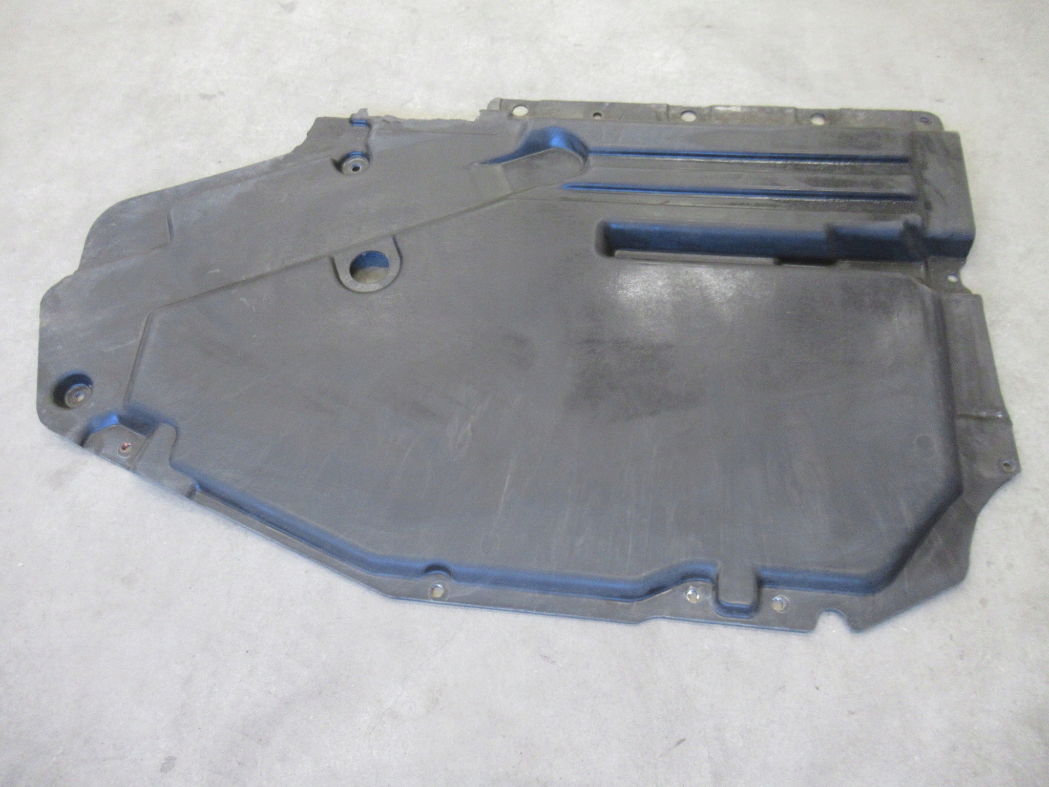 cover chassis right BMW e70 X5 e71 X6 e72