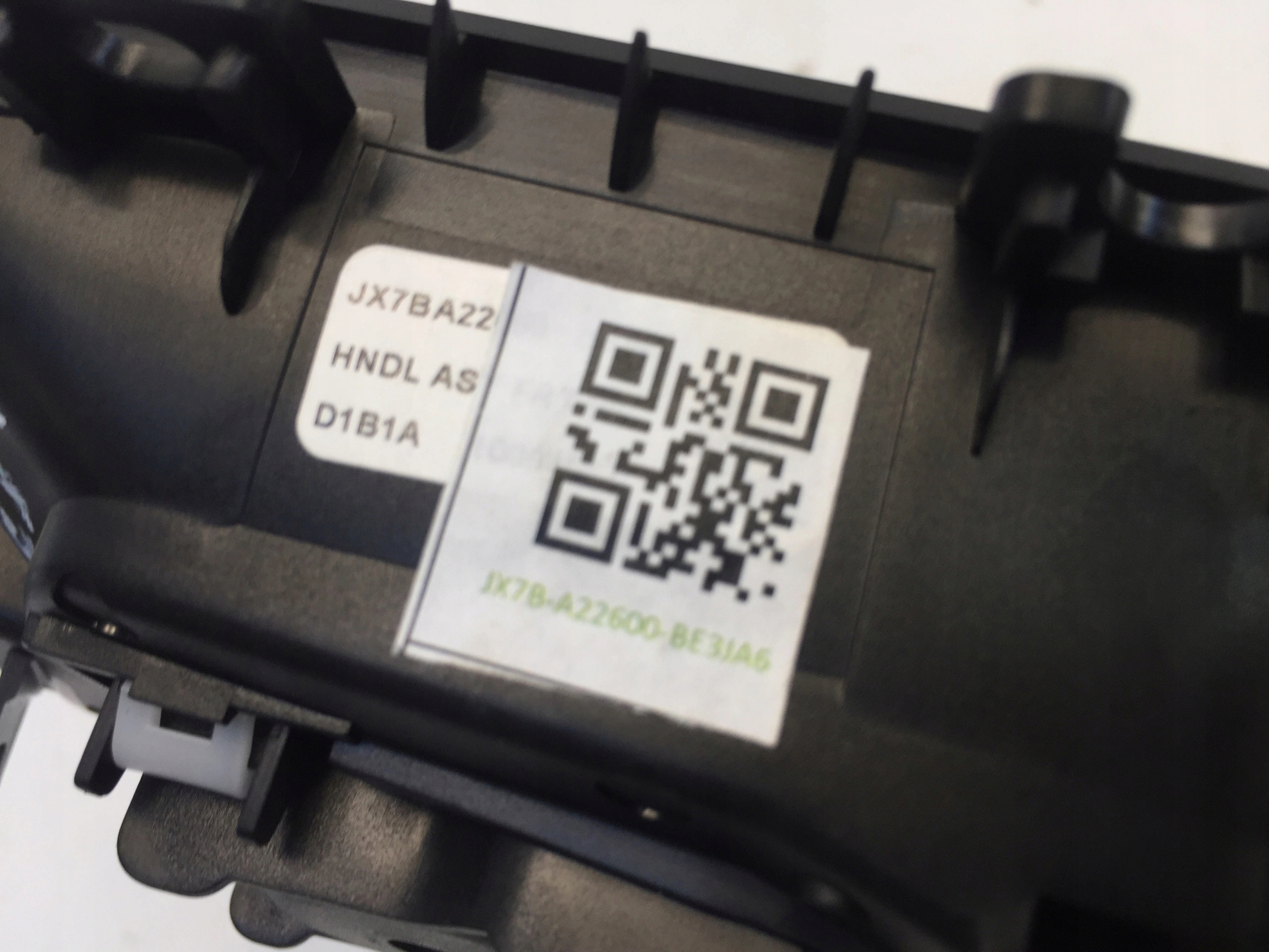 FORD KUGA III MK3 2021 KLAMKA WEWNETRZNA TYL PRAWA Typ samochodu Samochody osobowe