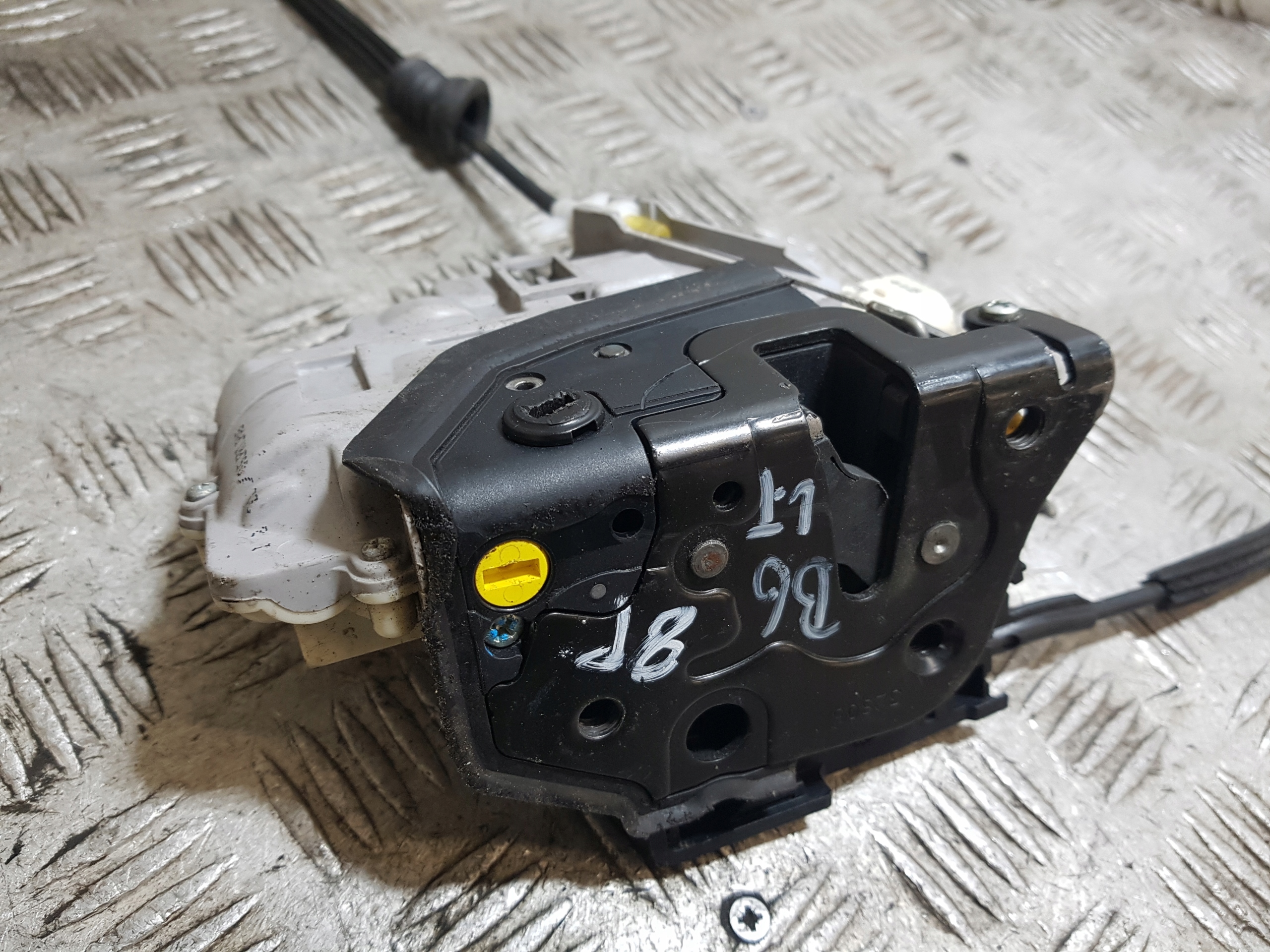 lock door left rear part rear VOLKSWAGEN PASSAT B6 8 PIN