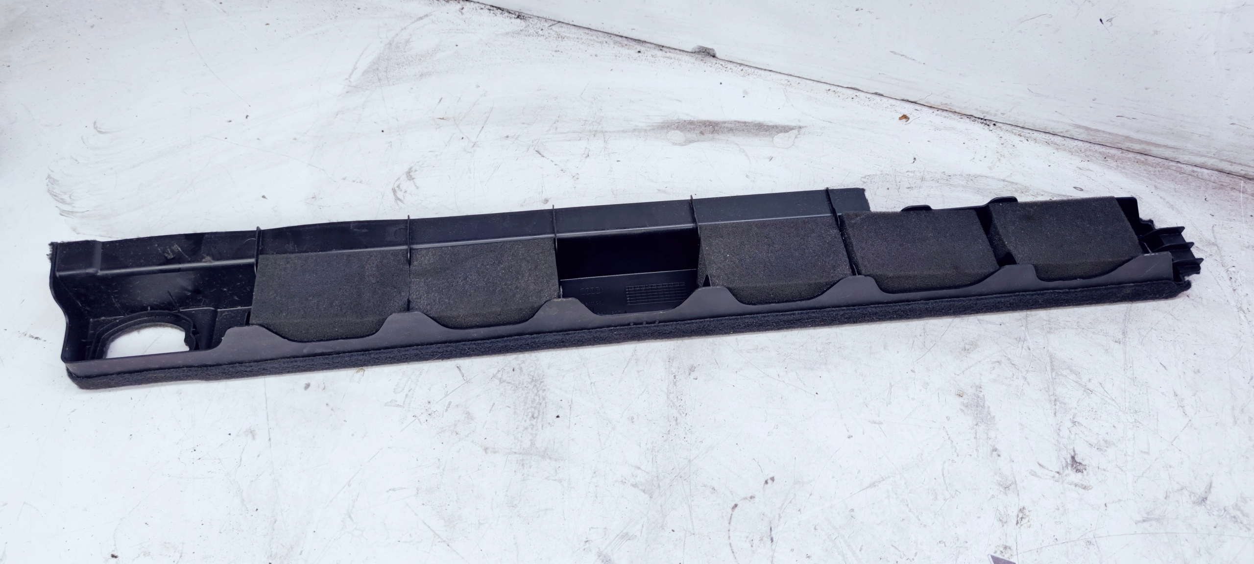 moulding boot left AUDI A4 B8 AVANT 8K9861827A