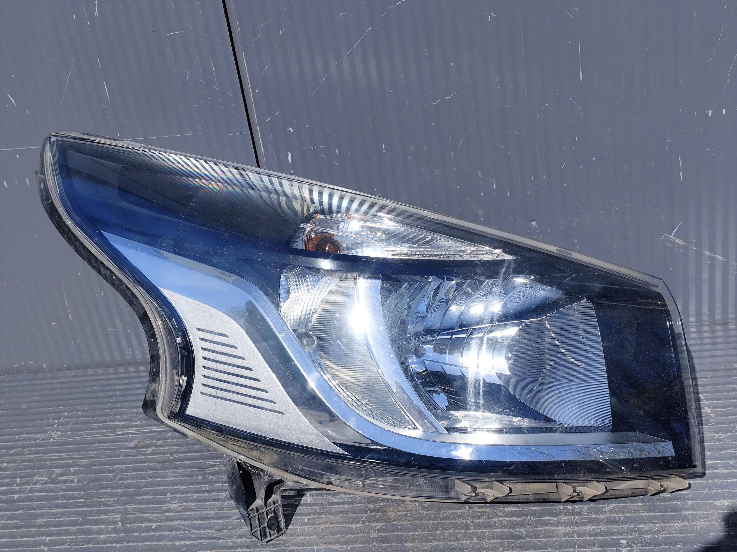 RENAULT TRAFIC III light front right 260109424R